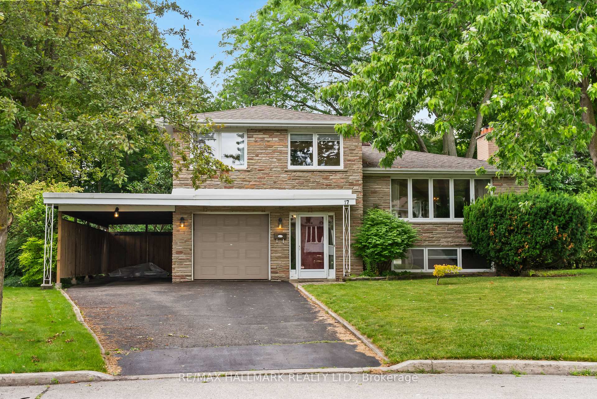 Front of 17 Greenyards Drive