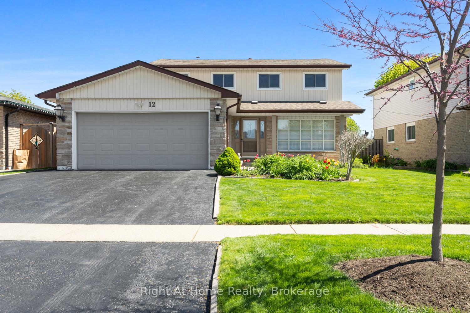 Photo 3 of 12 Pittmann Crescent, Ajax, South West — HOMEH