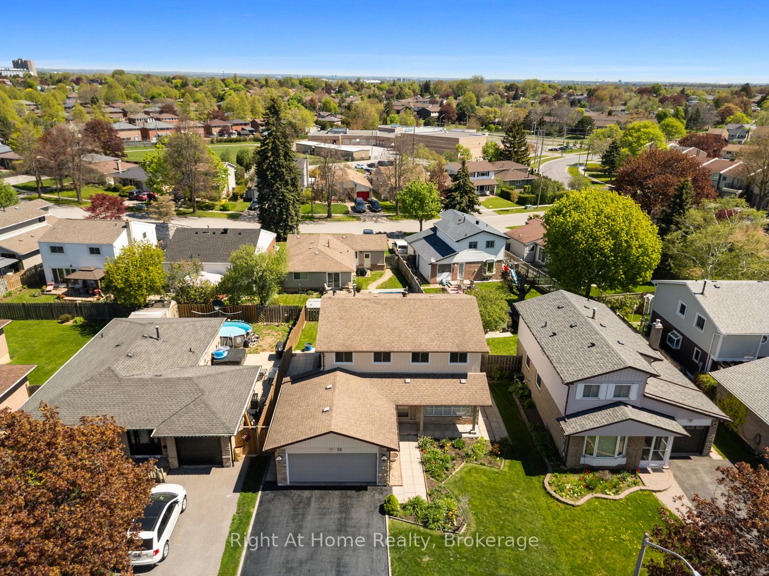 Photo 5 of 12 Pittmann Crescent, Ajax, South West — HOMEH