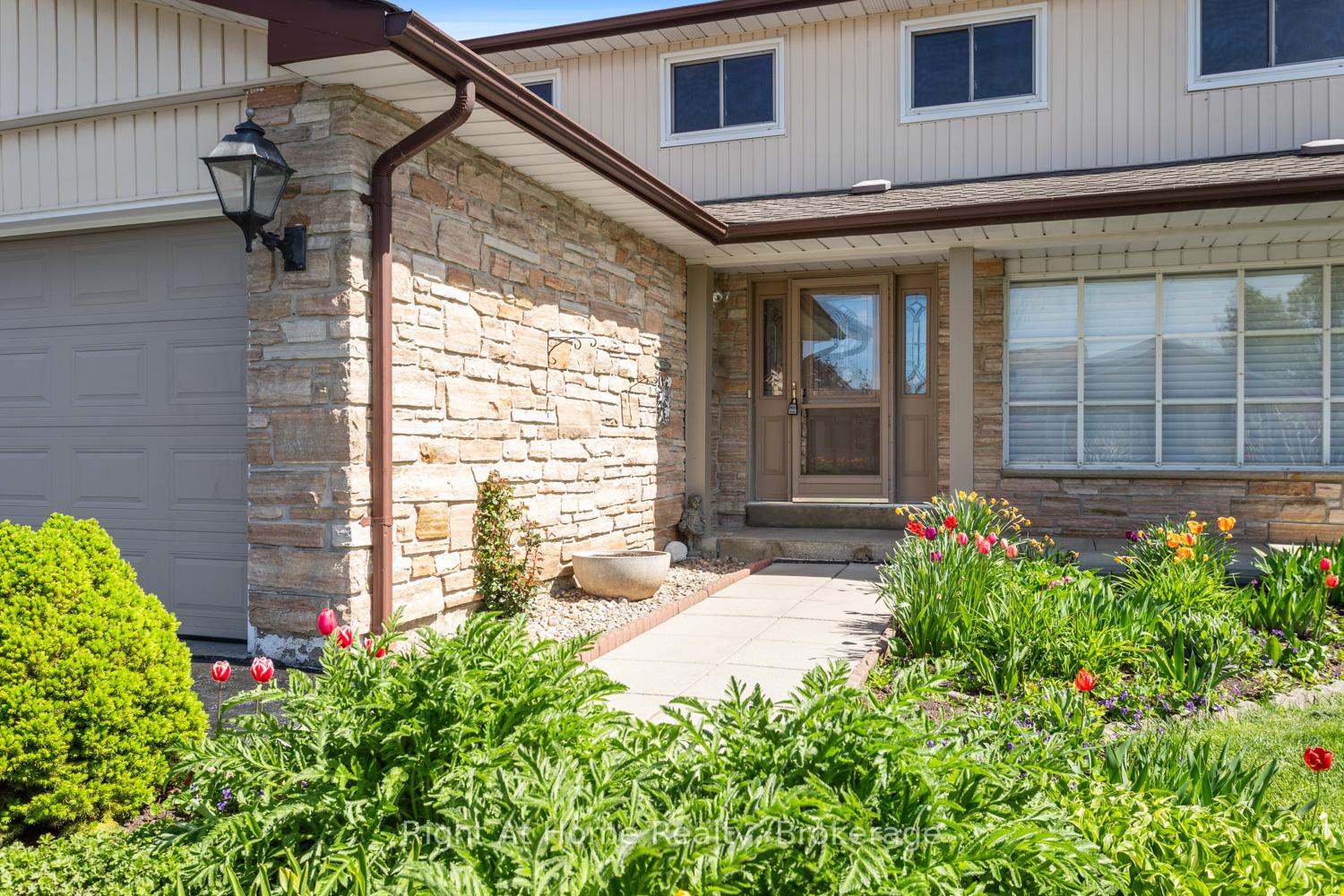 Photo 6 of 12 Pittmann Crescent, Ajax, South West — HOMEH