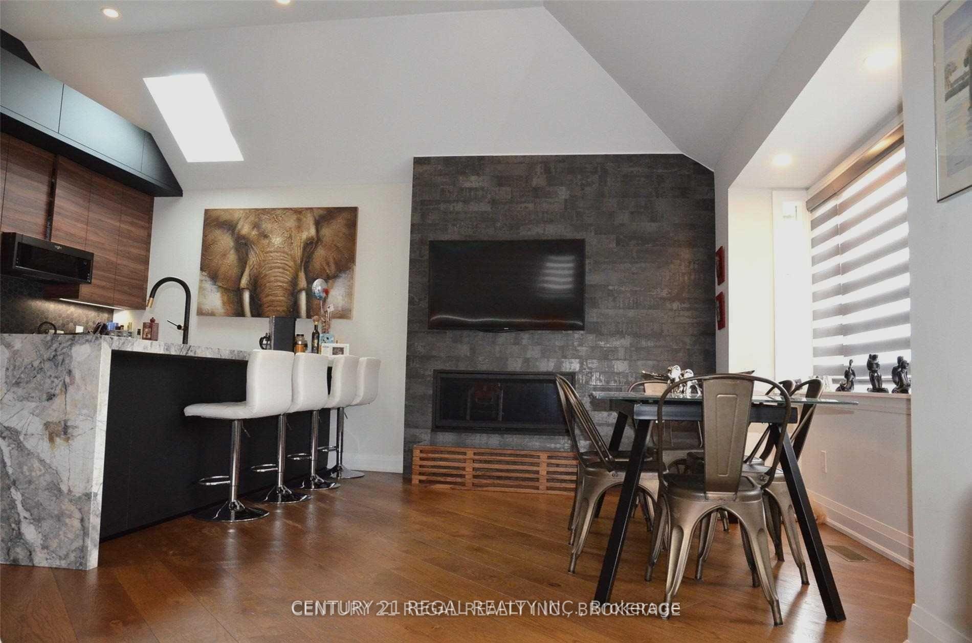Photo 5 of 25 Sixth Street, Etobicoke, New Toronto — HOMEH