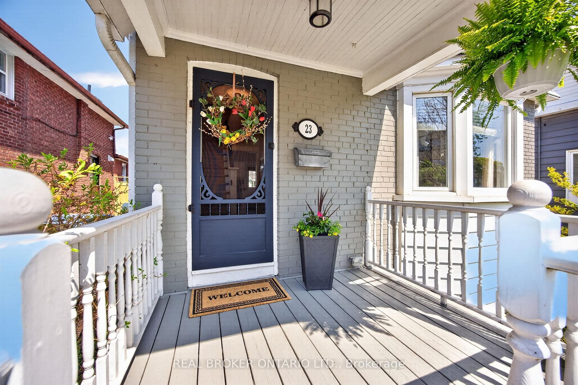 Photo 5 of 23 Second Street, Etobicoke, New Toronto — HOMEH