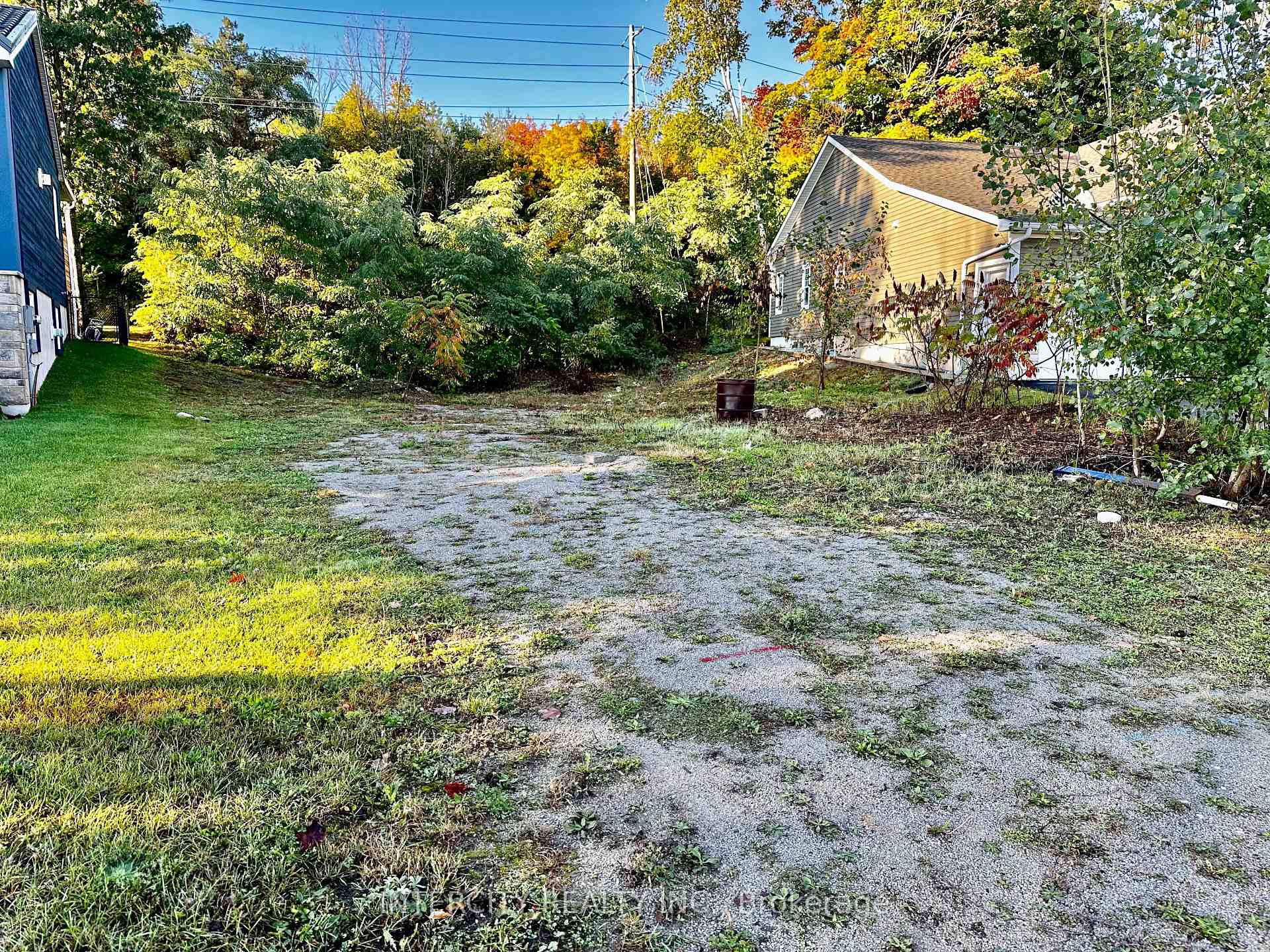 Photo 2 of 560 Taylor Drive, Midland — HOMEH