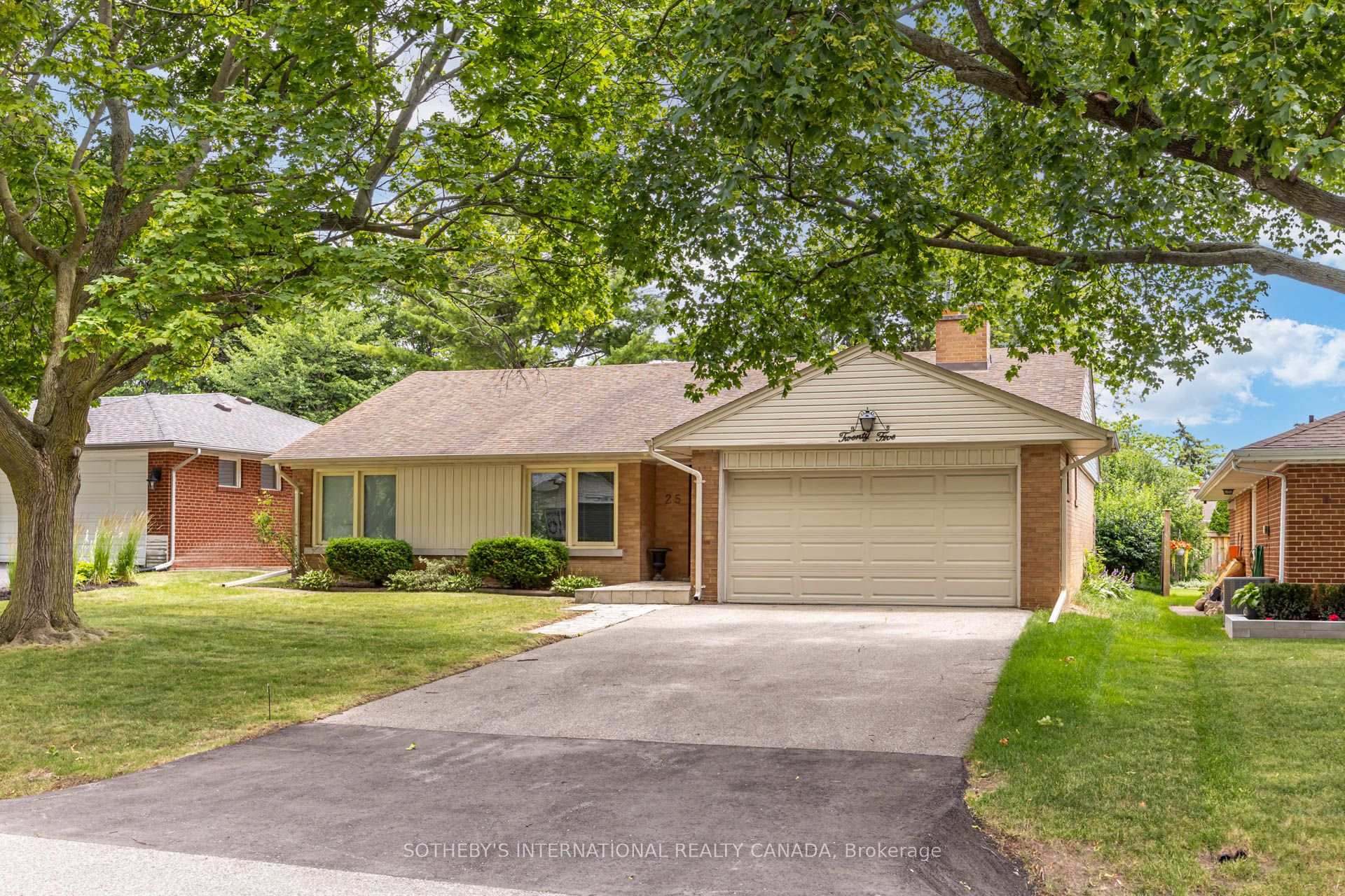 Photo 1 of 25 Abinger Crescent, Etobicoke, Princess-Rosethorn — HOMEH