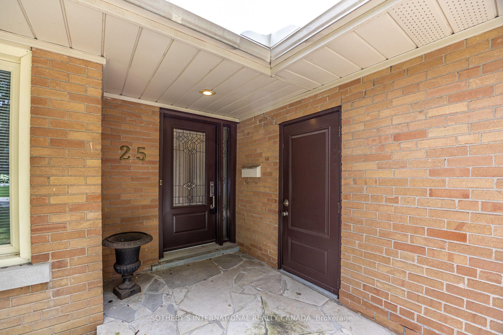 Photo 4 of 25 Abinger Crescent, Etobicoke, Princess-Rosethorn — HOMEH