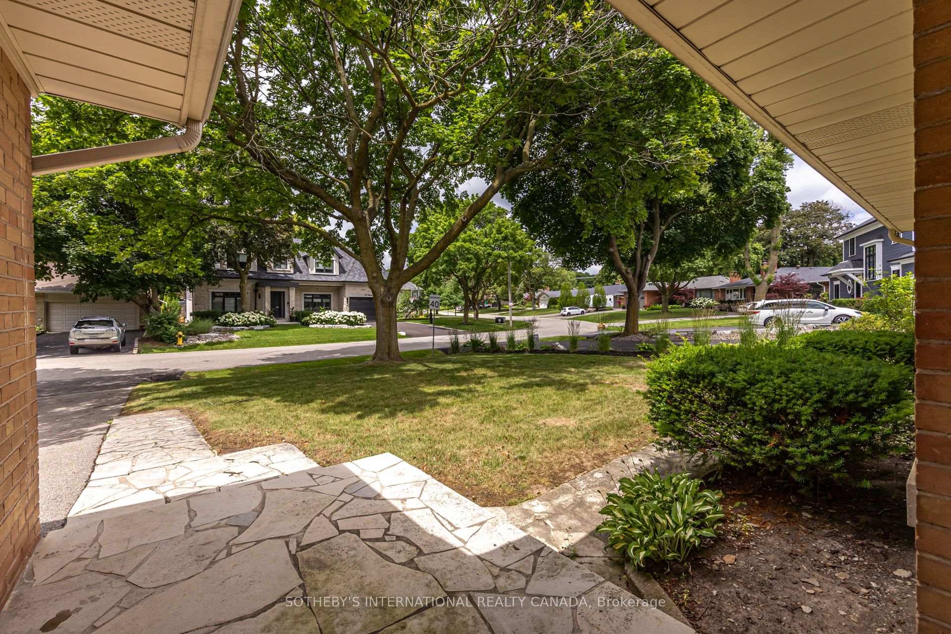 Photo 5 of 25 Abinger Crescent, Etobicoke, Princess-Rosethorn — HOMEH