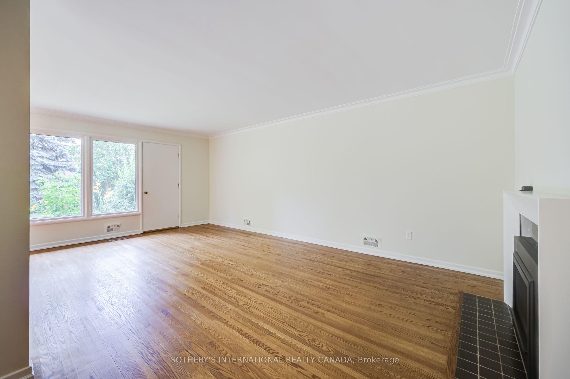 Photo 7 of 25 Abinger Crescent, Etobicoke, Princess-Rosethorn — HOMEH
