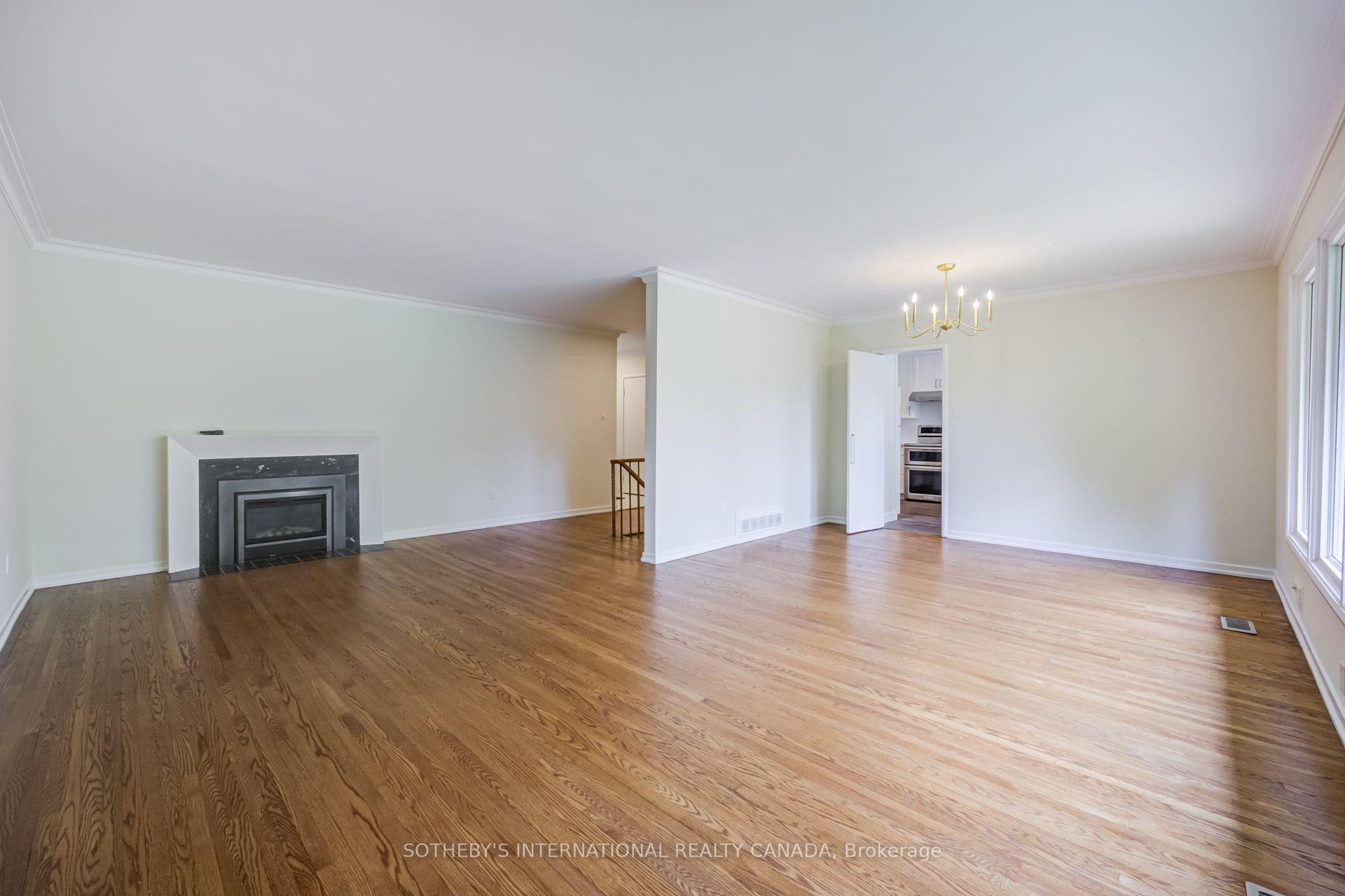 Photo 10 of 25 Abinger Crescent, Etobicoke, Princess-Rosethorn — HOMEH