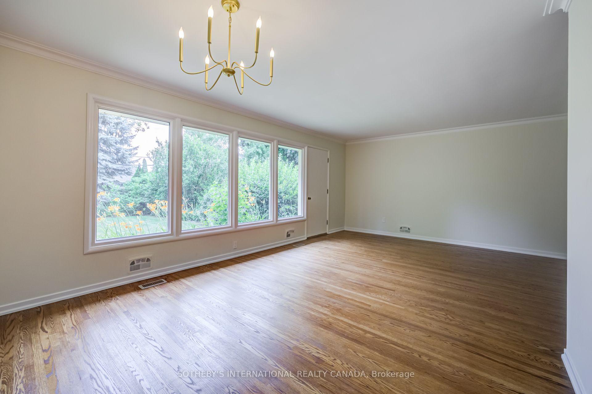 Photo 12 of 25 Abinger Crescent, Etobicoke, Princess-Rosethorn — HOMEH