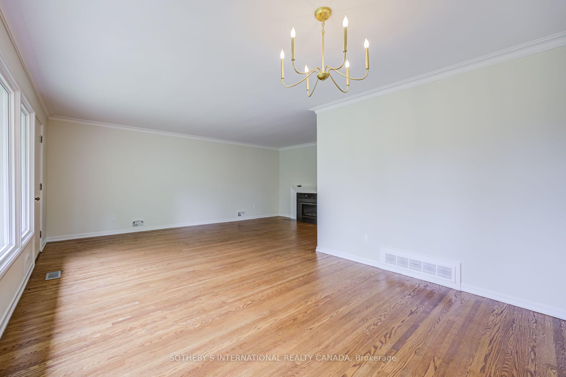 Photo 13 of 25 Abinger Crescent, Etobicoke, Princess-Rosethorn — HOMEH