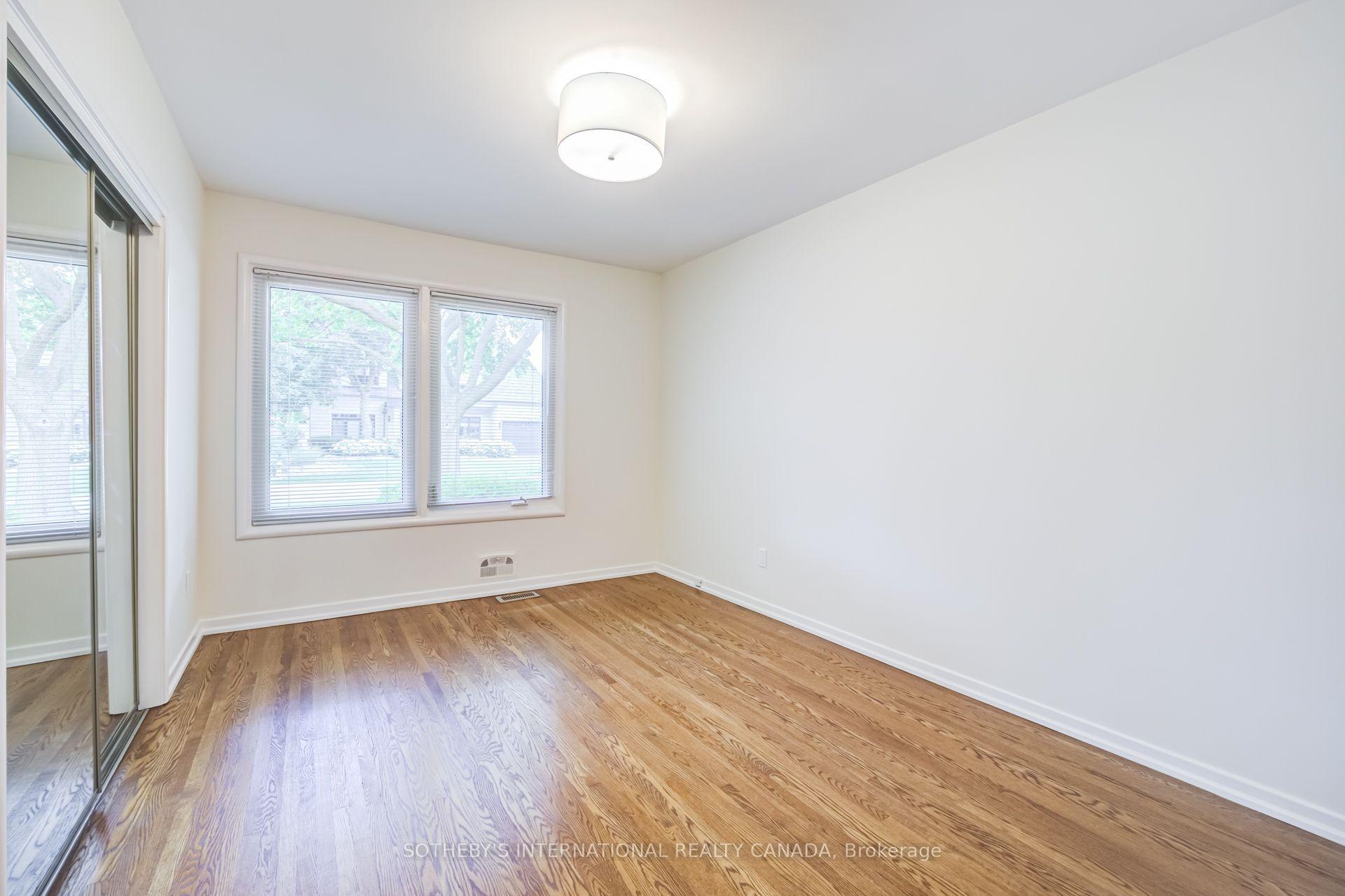 Photo 21 of 25 Abinger Crescent, Etobicoke, Princess-Rosethorn — HOMEH