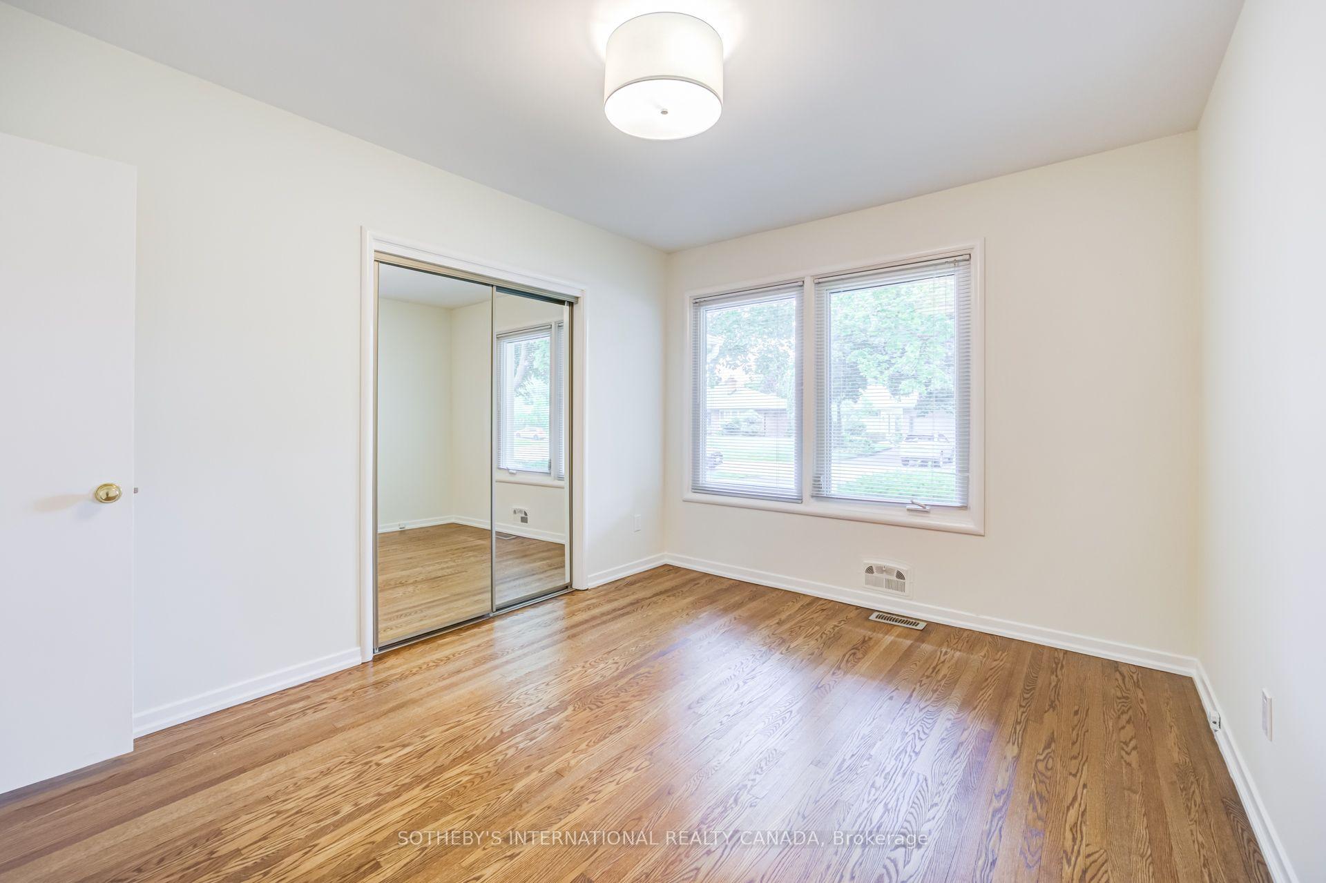 Photo 22 of 25 Abinger Crescent, Etobicoke, Princess-Rosethorn — HOMEH