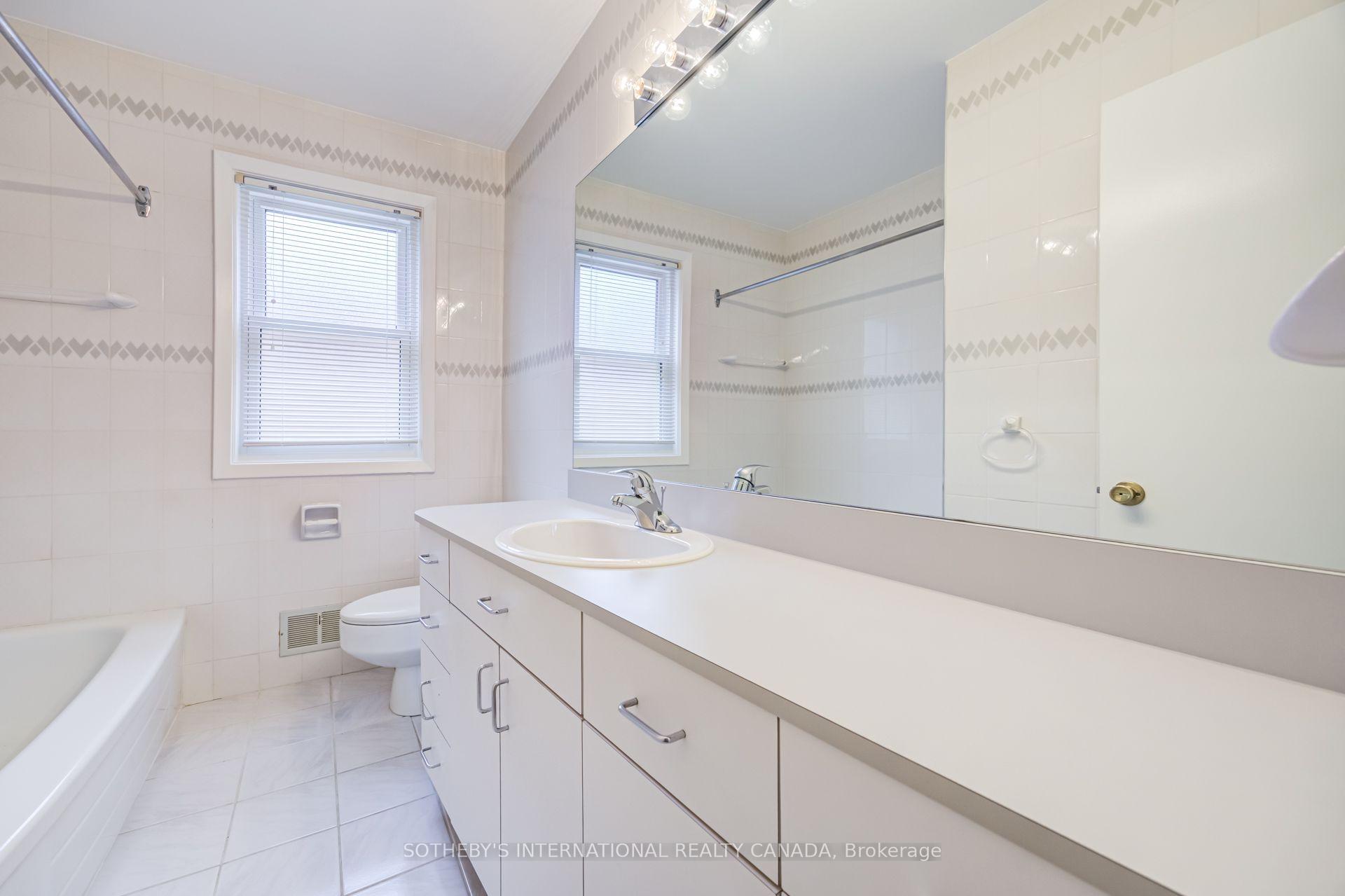 Photo 23 of 25 Abinger Crescent, Etobicoke, Princess-Rosethorn — HOMEH