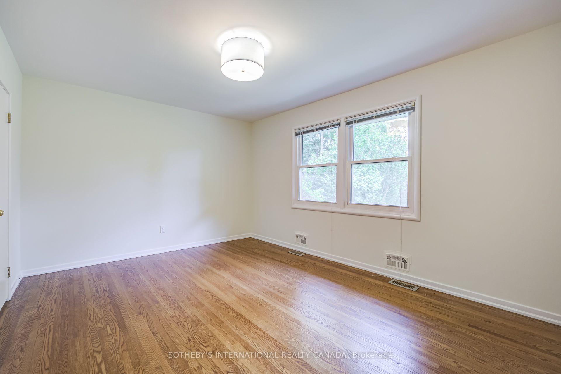 Photo 24 of 25 Abinger Crescent, Etobicoke, Princess-Rosethorn — HOMEH