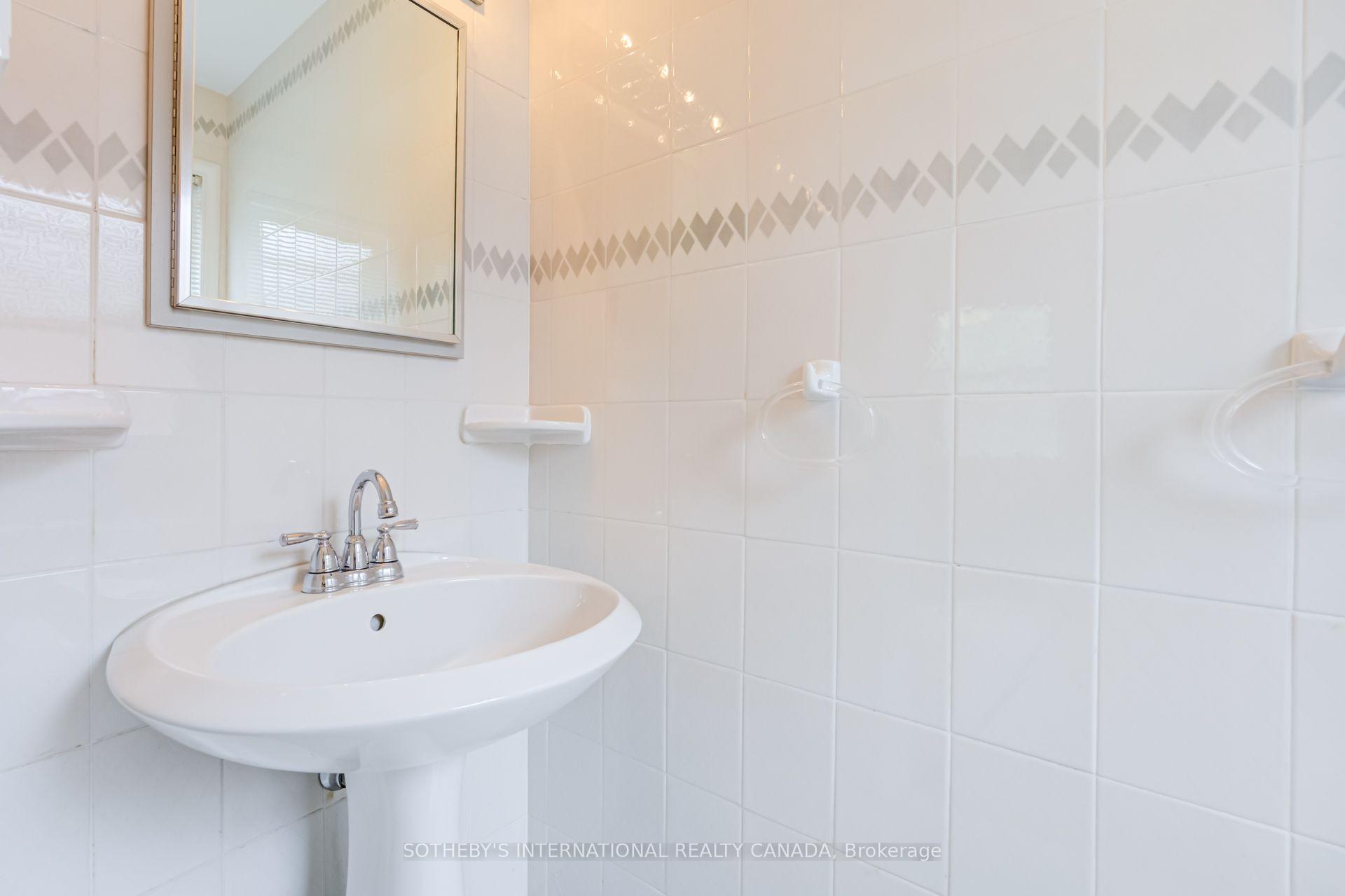 Photo 27 of 25 Abinger Crescent, Etobicoke, Princess-Rosethorn — HOMEH