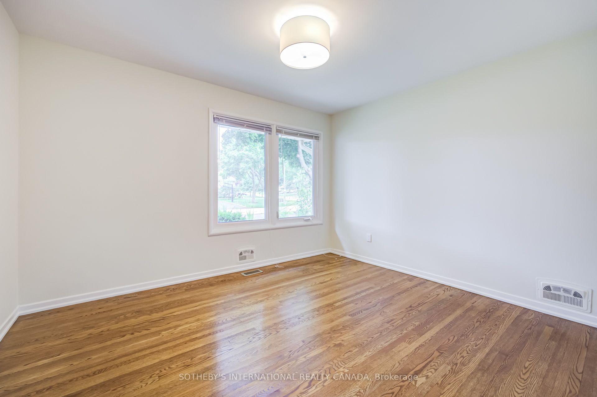 Photo 28 of 25 Abinger Crescent, Etobicoke, Princess-Rosethorn — HOMEH
