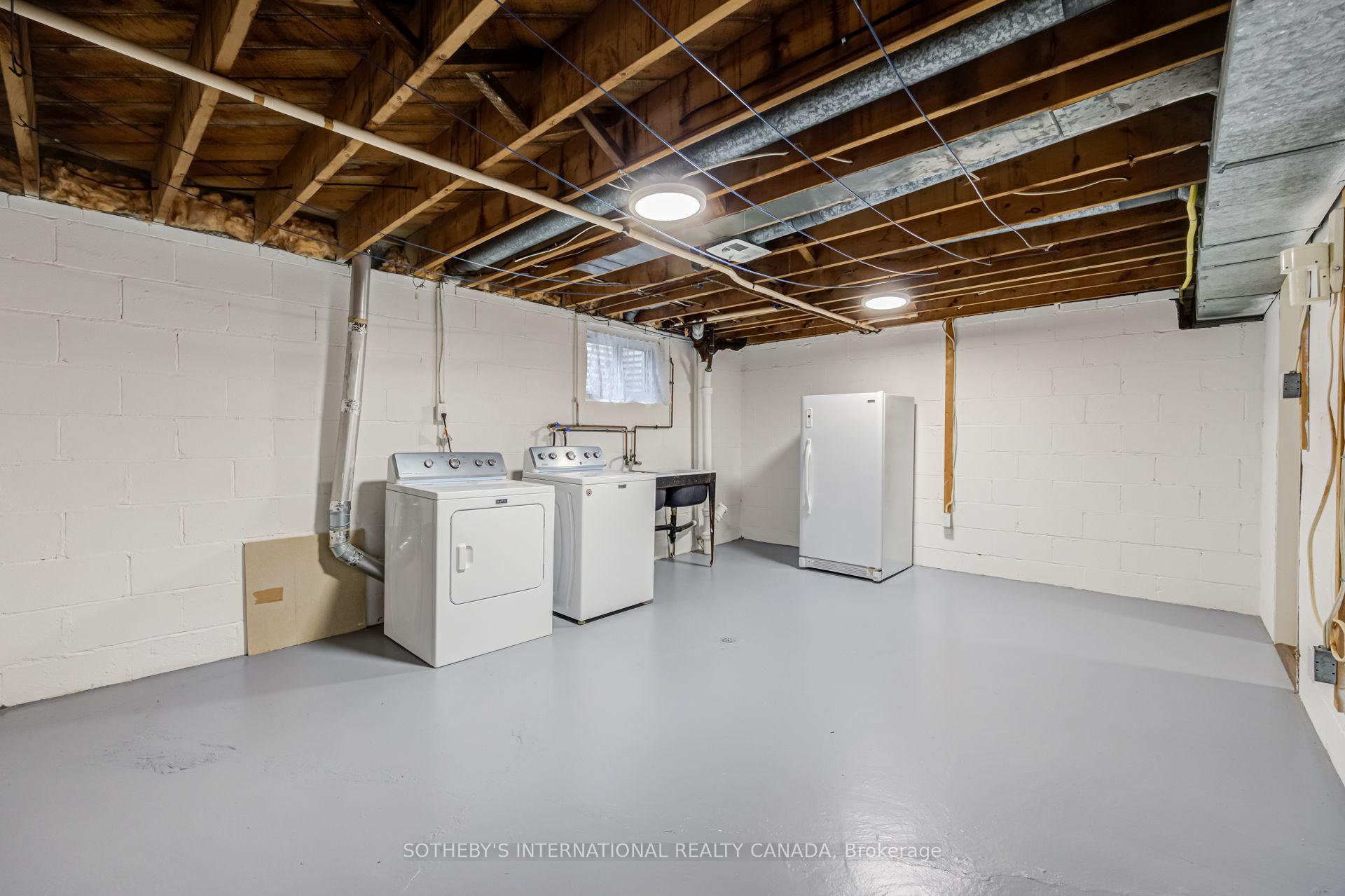 Photo 34 of 25 Abinger Crescent, Etobicoke, Princess-Rosethorn — HOMEH
