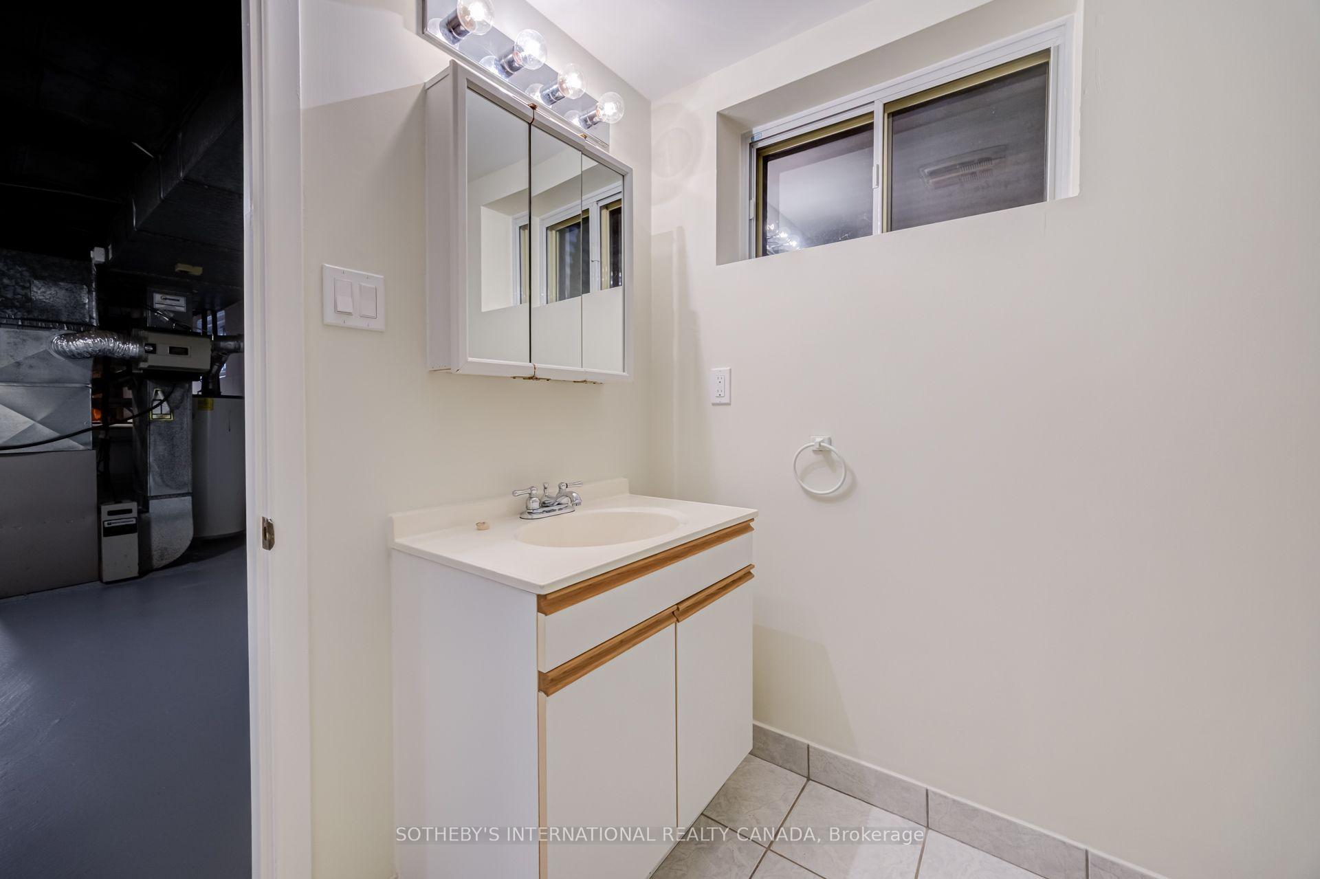 Photo 38 of 25 Abinger Crescent, Etobicoke, Princess-Rosethorn — HOMEH