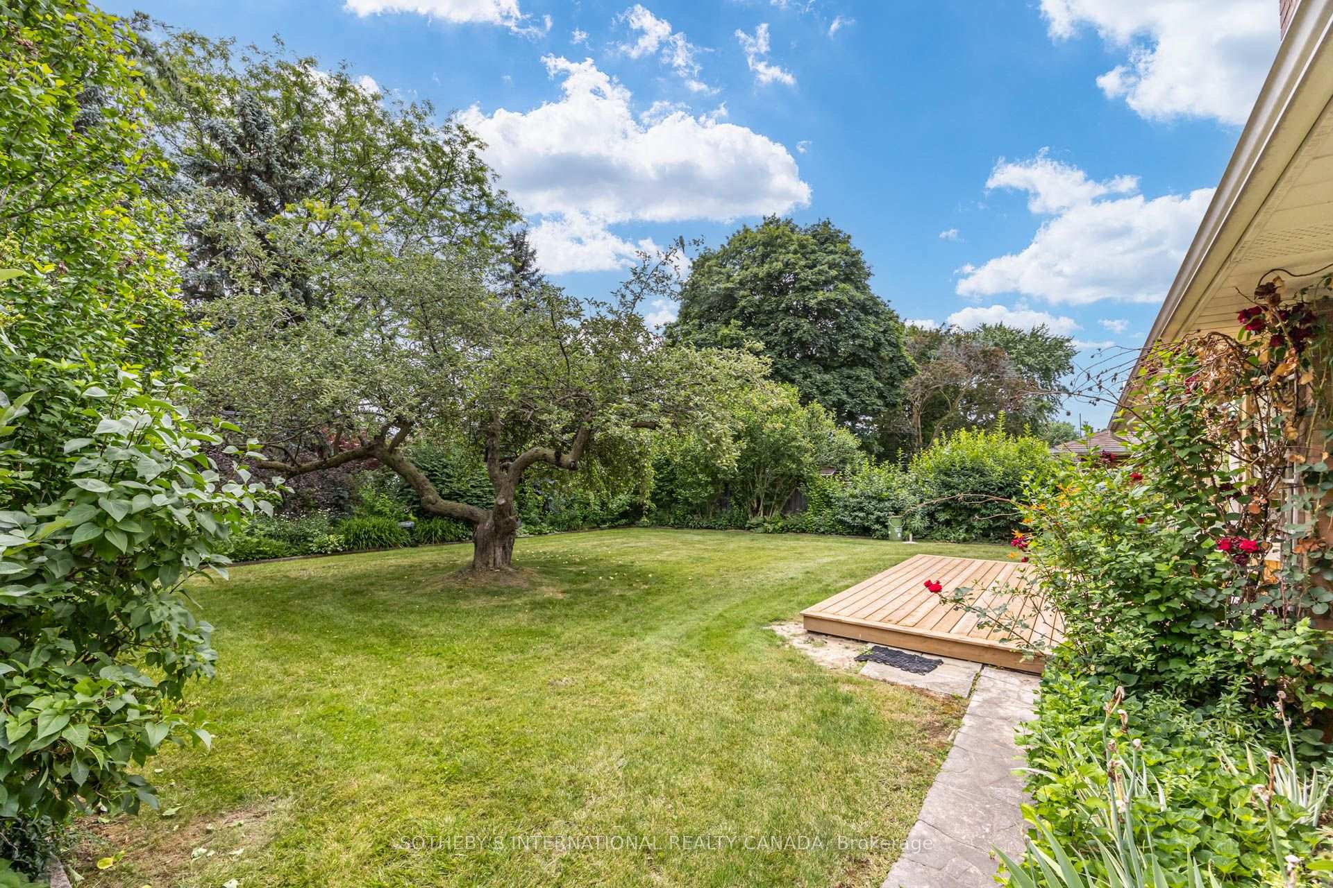 Photo 40 of 25 Abinger Crescent, Etobicoke, Princess-Rosethorn — HOMEH