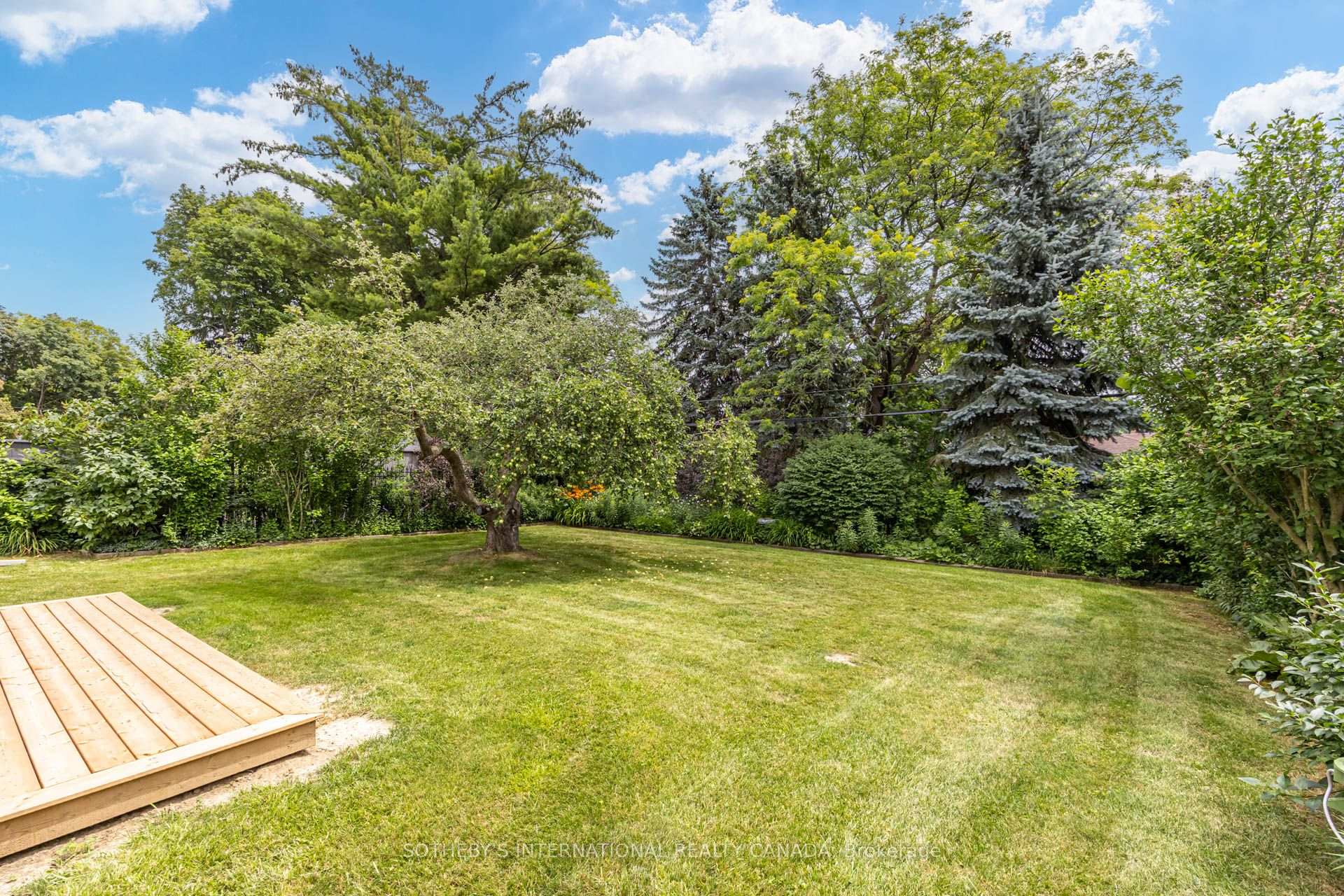 Photo 45 of 25 Abinger Crescent, Etobicoke, Princess-Rosethorn — HOMEH
