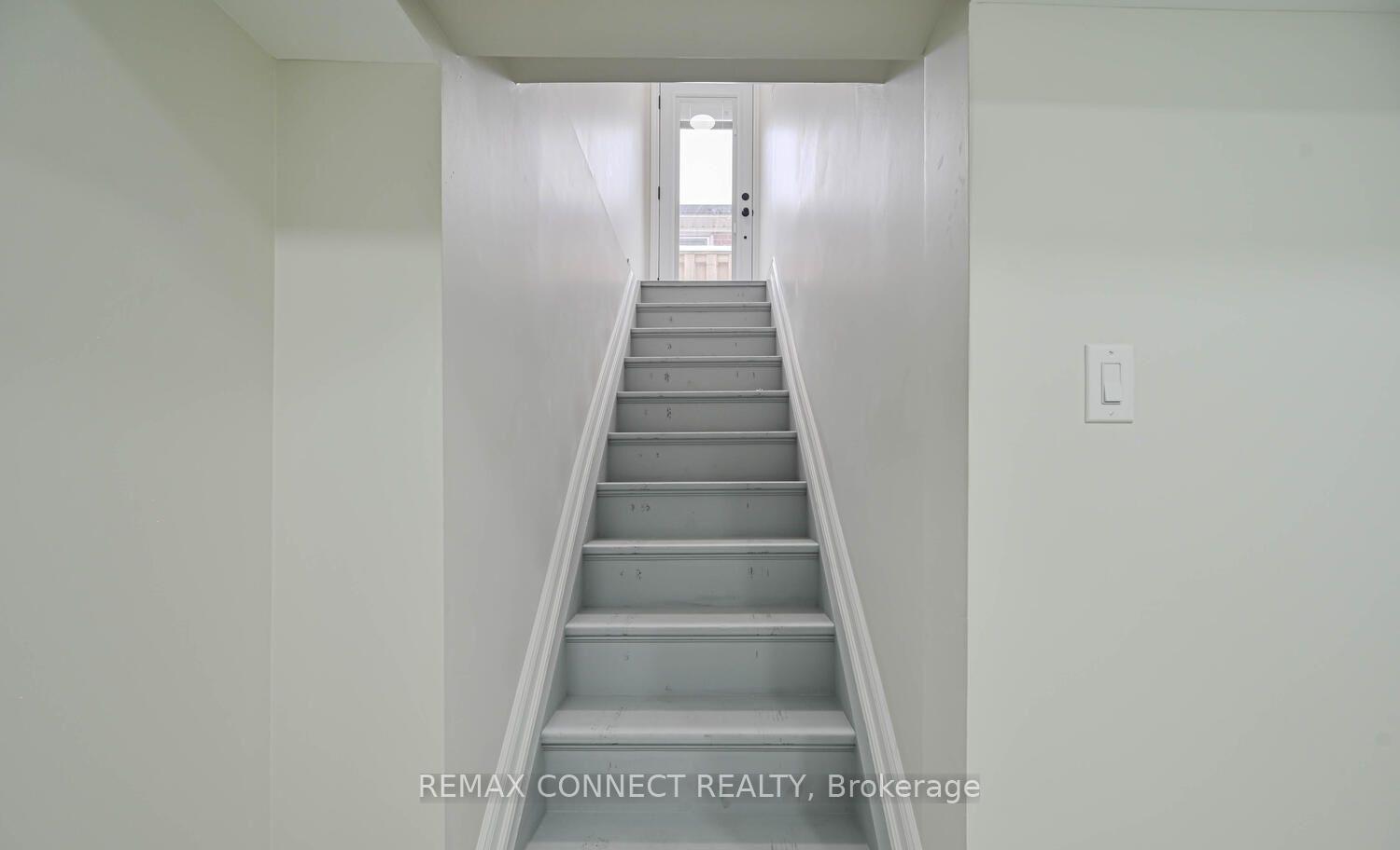 Photo 3 of Unit B, 55 B Taysham Crescent, Etobicoke, Thistletown-Beaumonde Heights — HOMEH