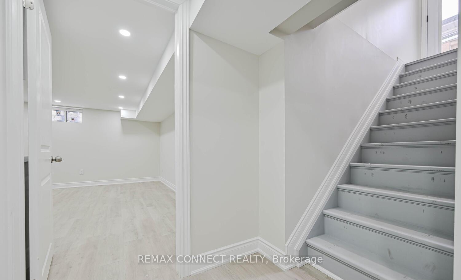 Photo 4 of Unit B, 55 B Taysham Crescent, Etobicoke, Thistletown-Beaumonde Heights — HOMEH