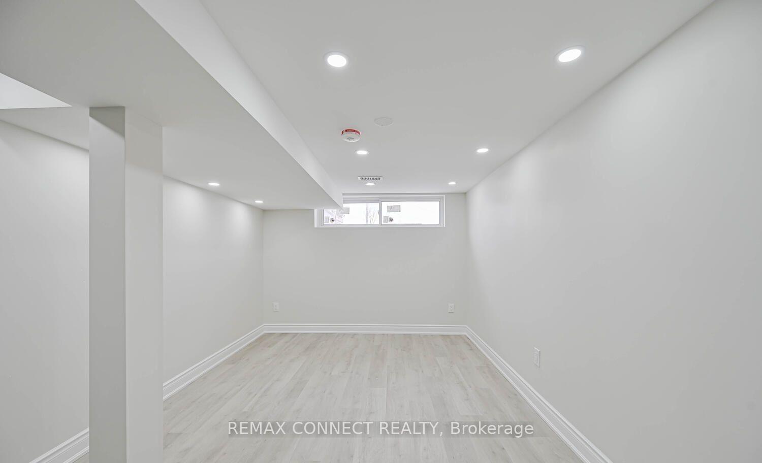 Photo 5 of Unit B, 55 B Taysham Crescent, Etobicoke, Thistletown-Beaumonde Heights — HOMEH