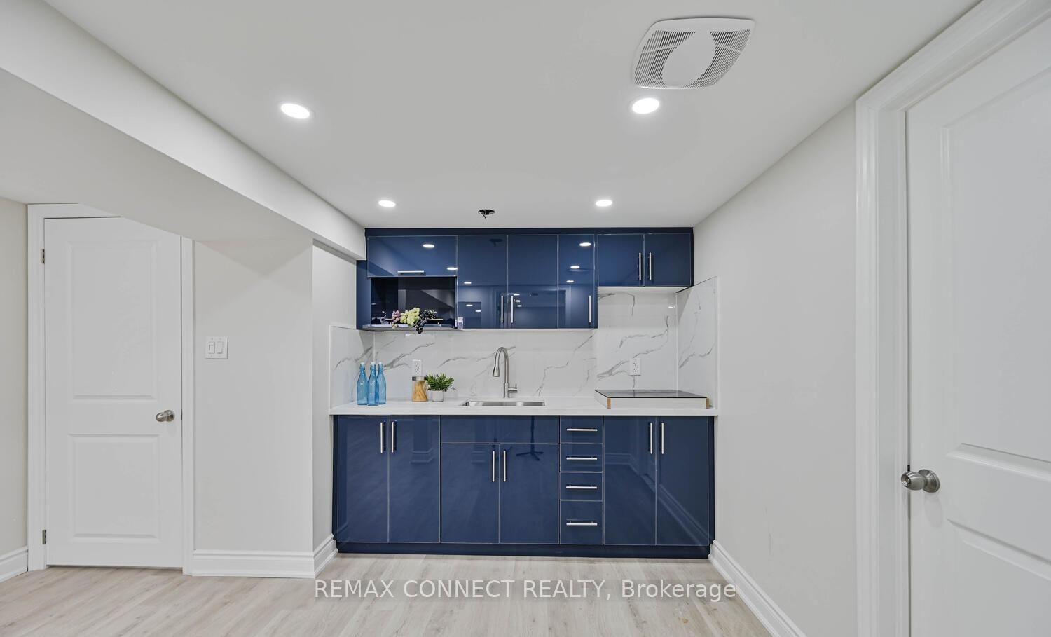Photo 7 of Unit B, 55 B Taysham Crescent, Etobicoke, Thistletown-Beaumonde Heights — HOMEH