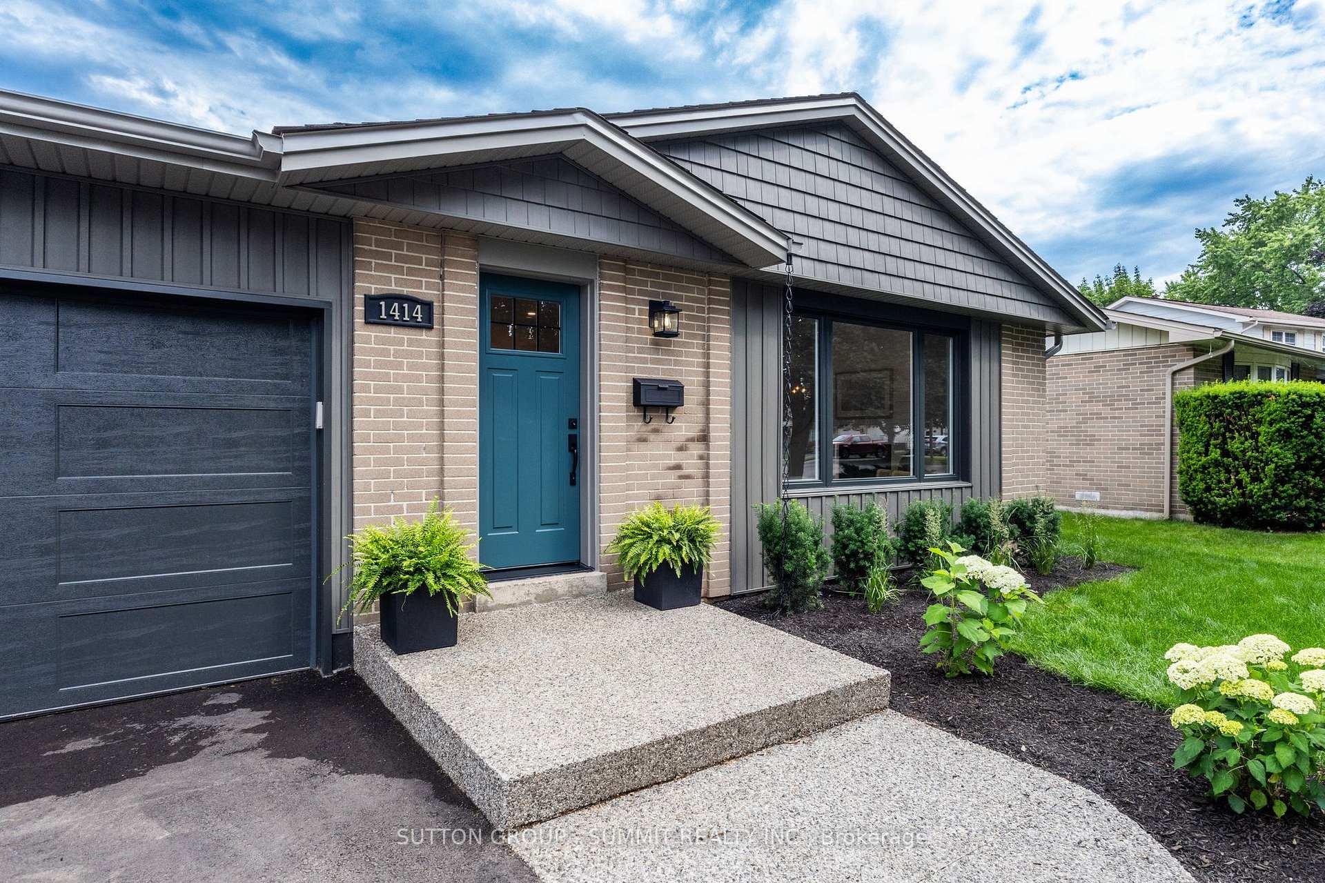 Photo 2 of 1414 Dewbourne Crescent, Burlington, Palmer — HOMEH