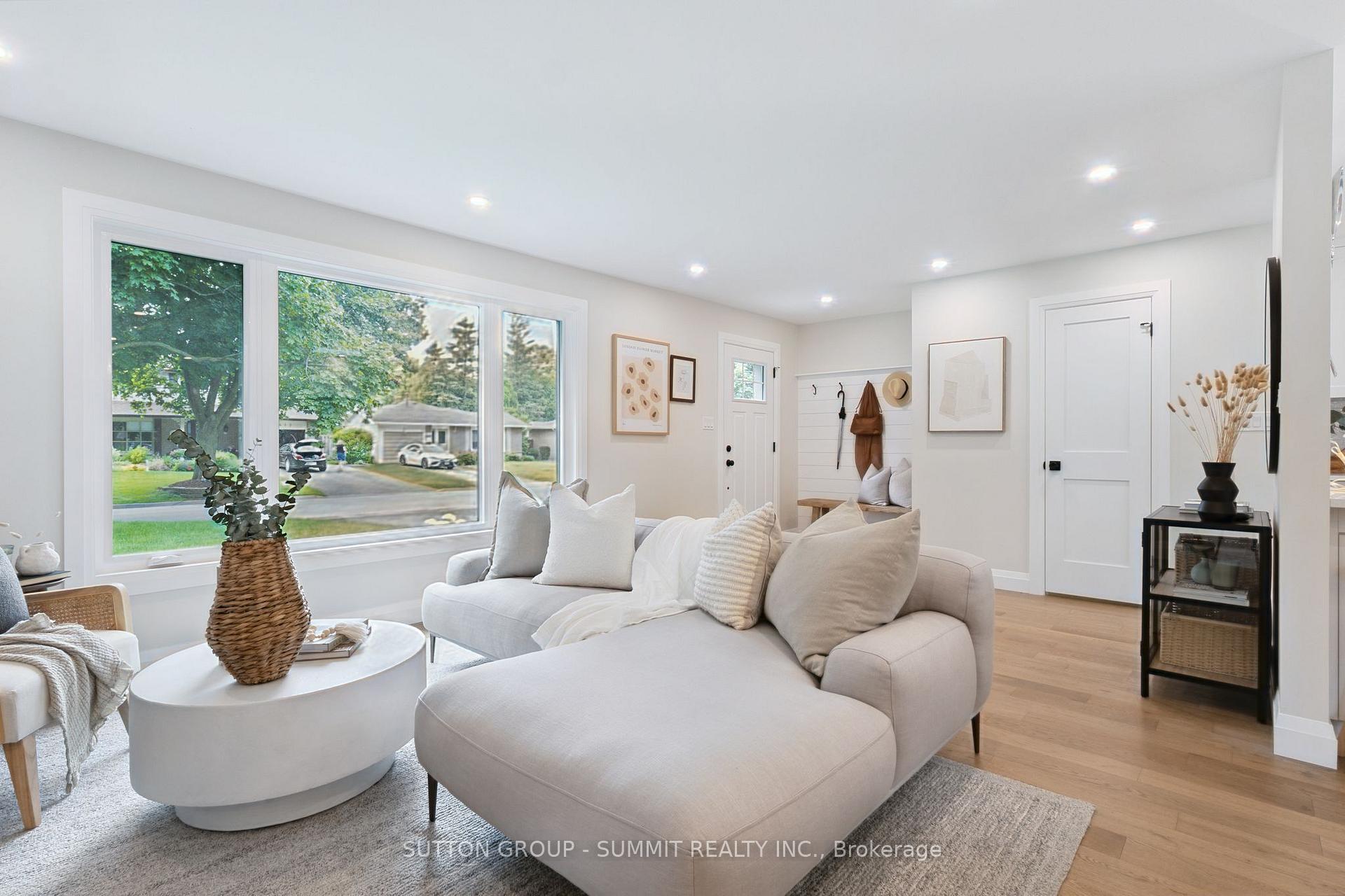 Photo 6 of 1414 Dewbourne Crescent, Burlington, Palmer — HOMEH
