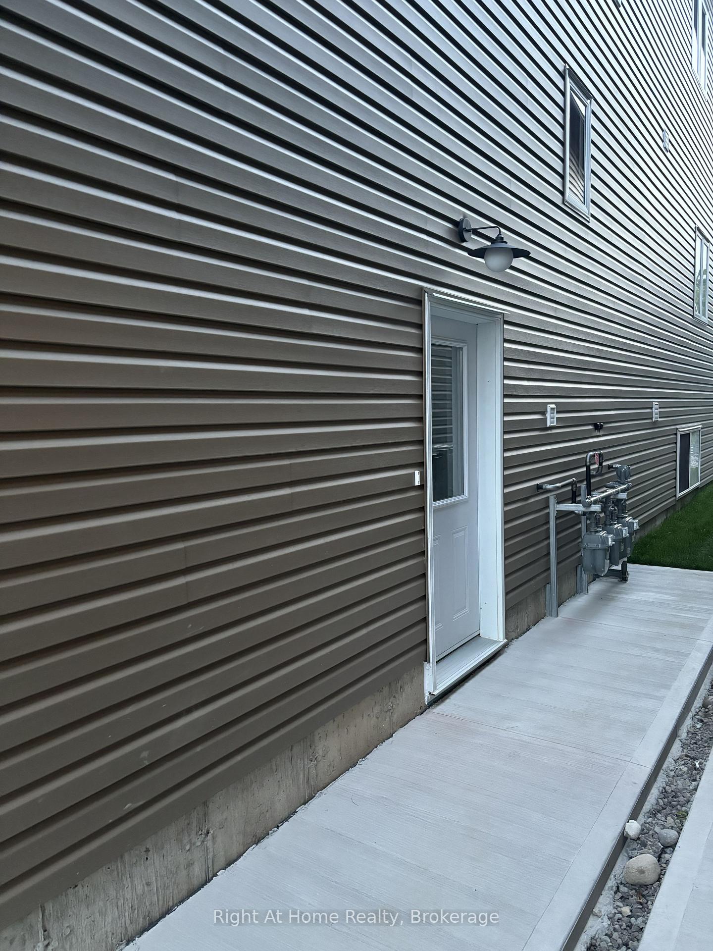 Photo 2 of 576 Guelph Street, Kitchener, Uptown Waterloo/North Ward — HOMEH