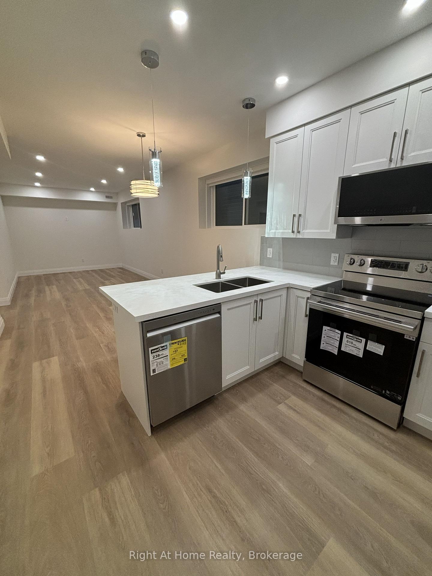Photo 22 of 576 Guelph Street, Kitchener, Uptown Waterloo/North Ward — HOMEH