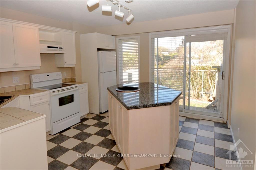 Photo 4 of Unit A, 160 Mafeking Avenue, Ottawa, Manor Park — HOMEH