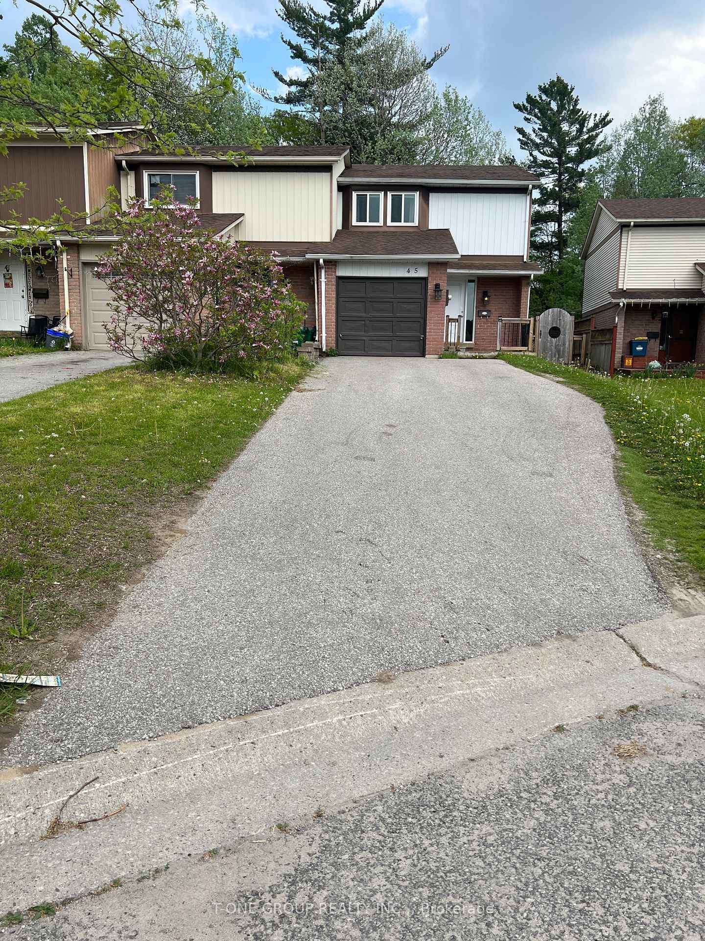 Photo 1 of 45 Burns Circle, Barrie, Letitia Heights — HOMEH