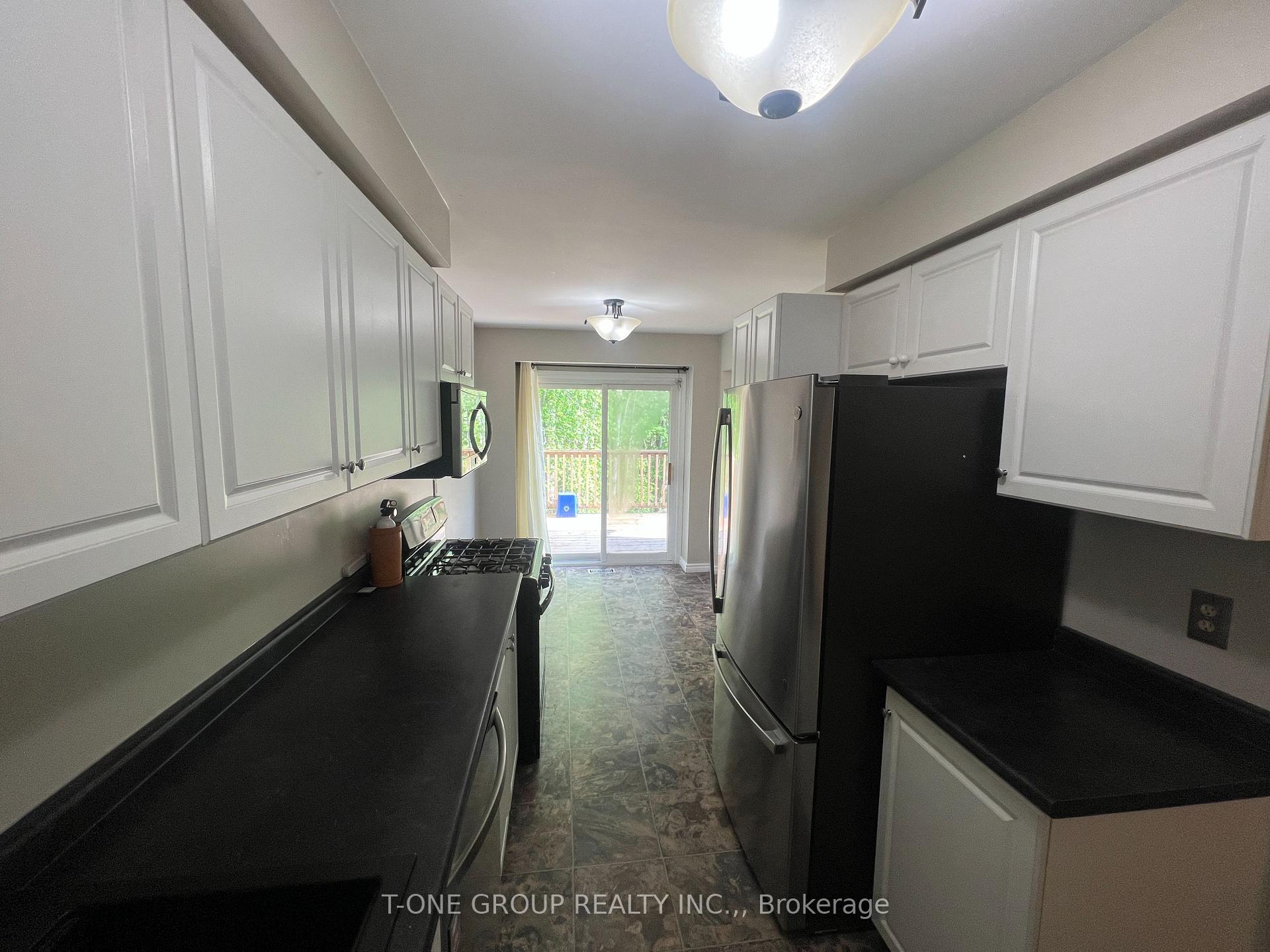 Photo 3 of 45 Burns Circle, Barrie, Letitia Heights — HOMEH