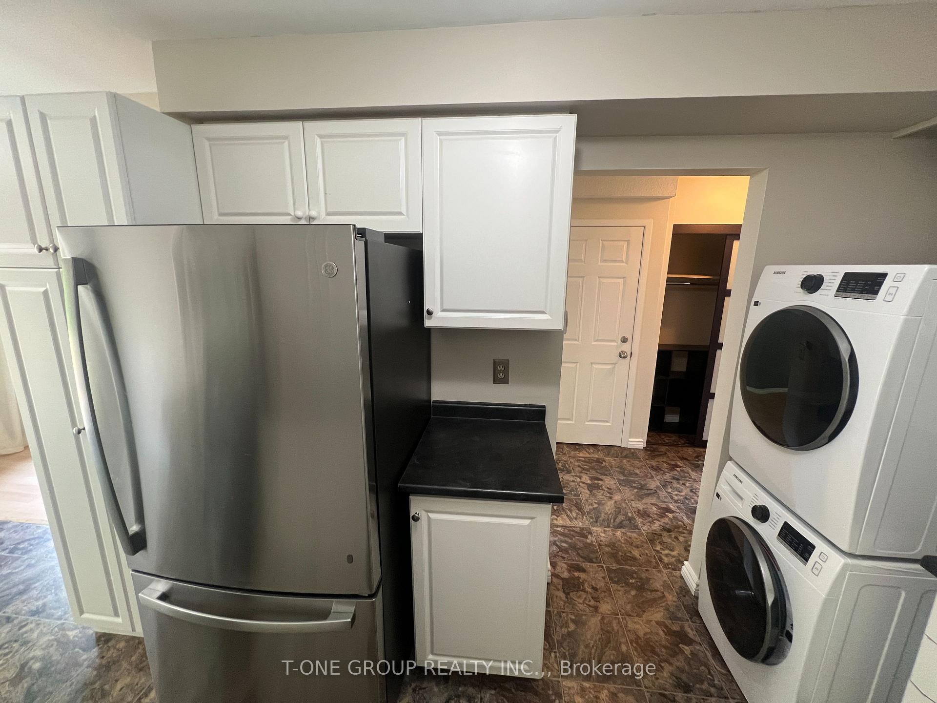 Photo 6 of 45 Burns Circle, Barrie, Letitia Heights — HOMEH