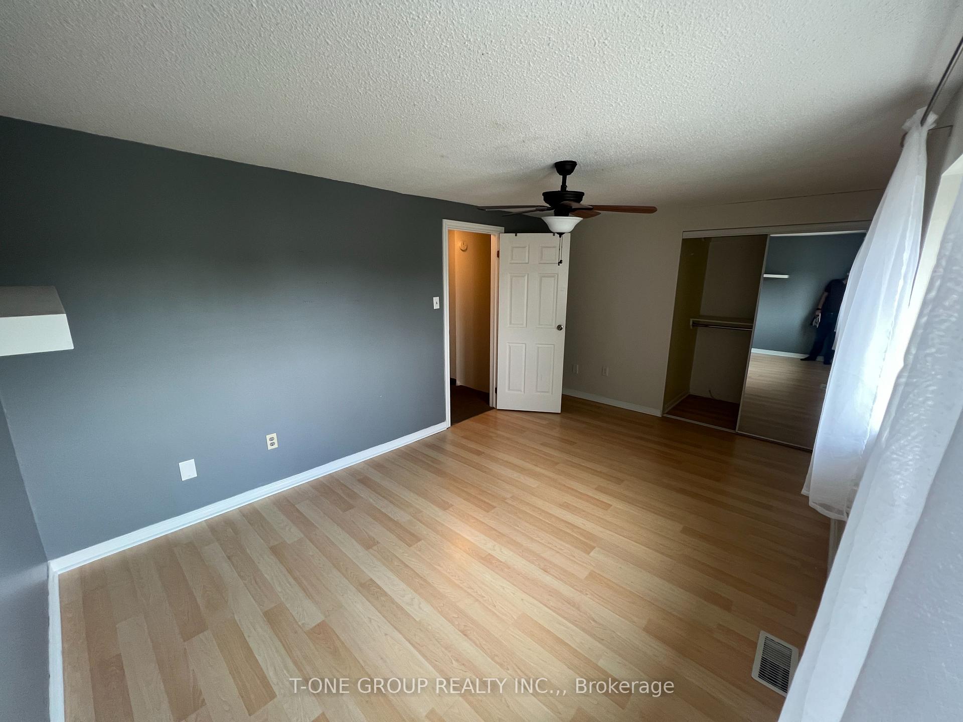 Photo 10 of 45 Burns Circle, Barrie, Letitia Heights — HOMEH