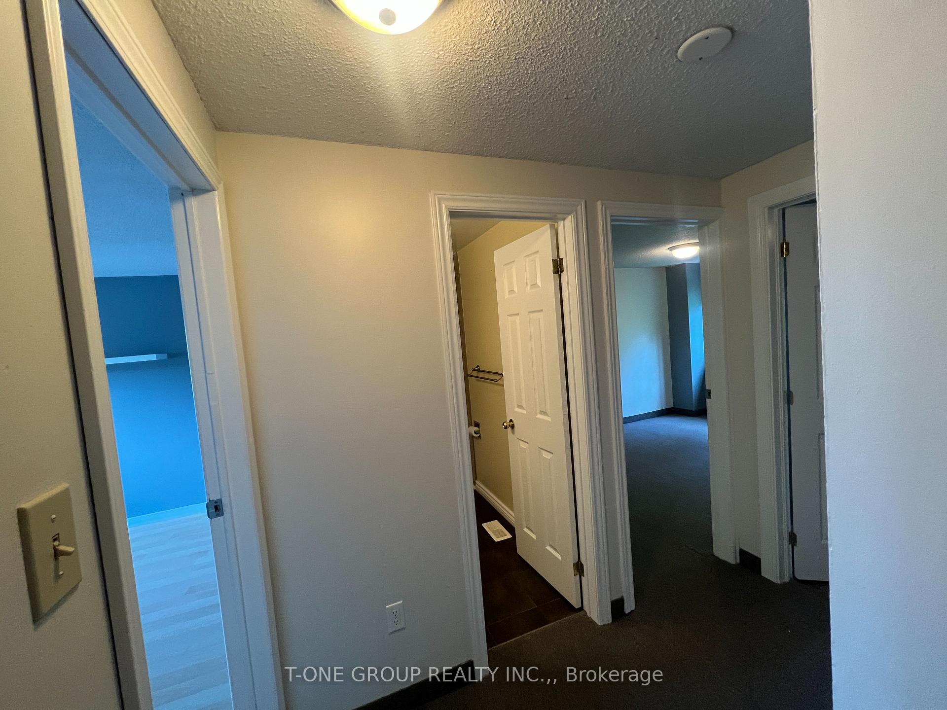 Photo 14 of 45 Burns Circle, Barrie, Letitia Heights — HOMEH