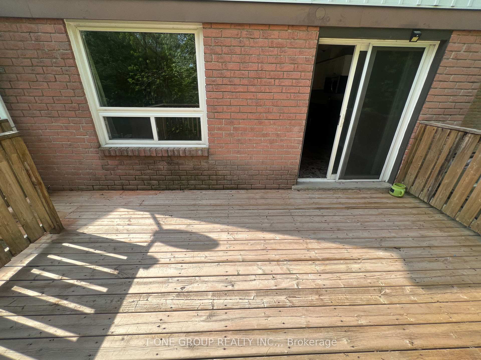 Photo 18 of 45 Burns Circle, Barrie, Letitia Heights — HOMEH