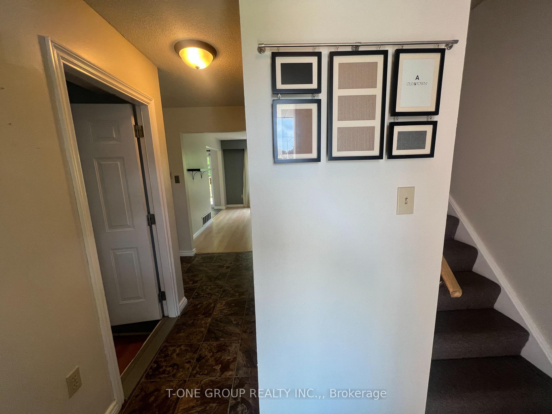 Photo 19 of 45 Burns Circle, Barrie, Letitia Heights — HOMEH