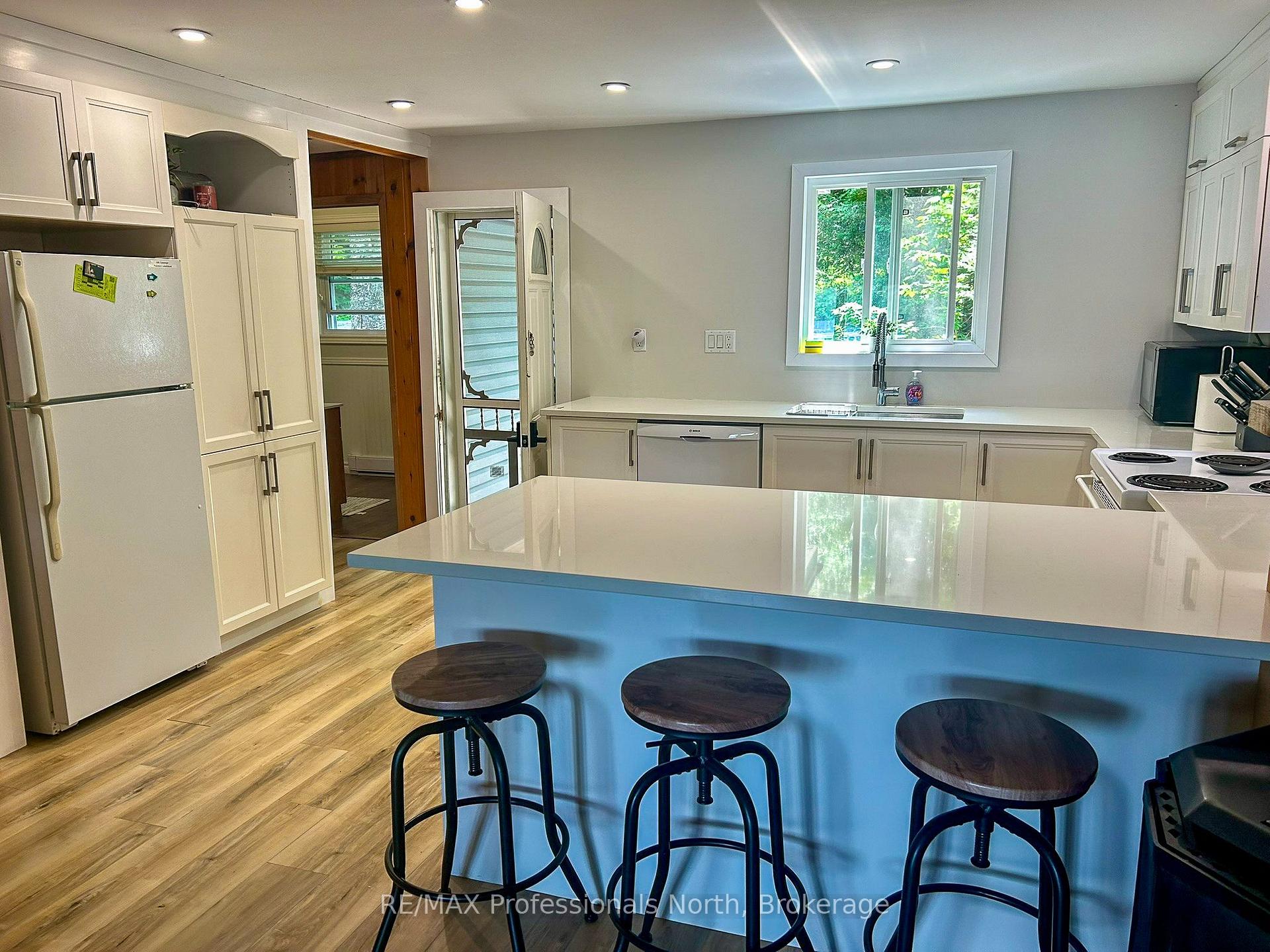 Photo 9 of 1129 Comak Crescent, Algonquin Highlands, Sherborne — HOMEH