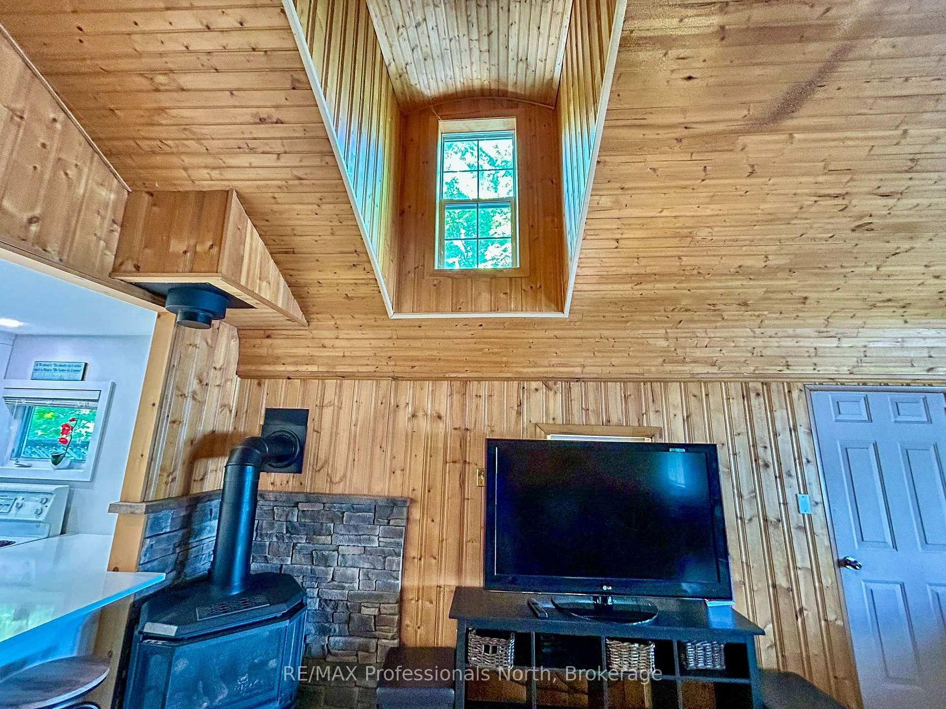 Photo 12 of 1129 Comak Crescent, Algonquin Highlands, Sherborne — HOMEH
