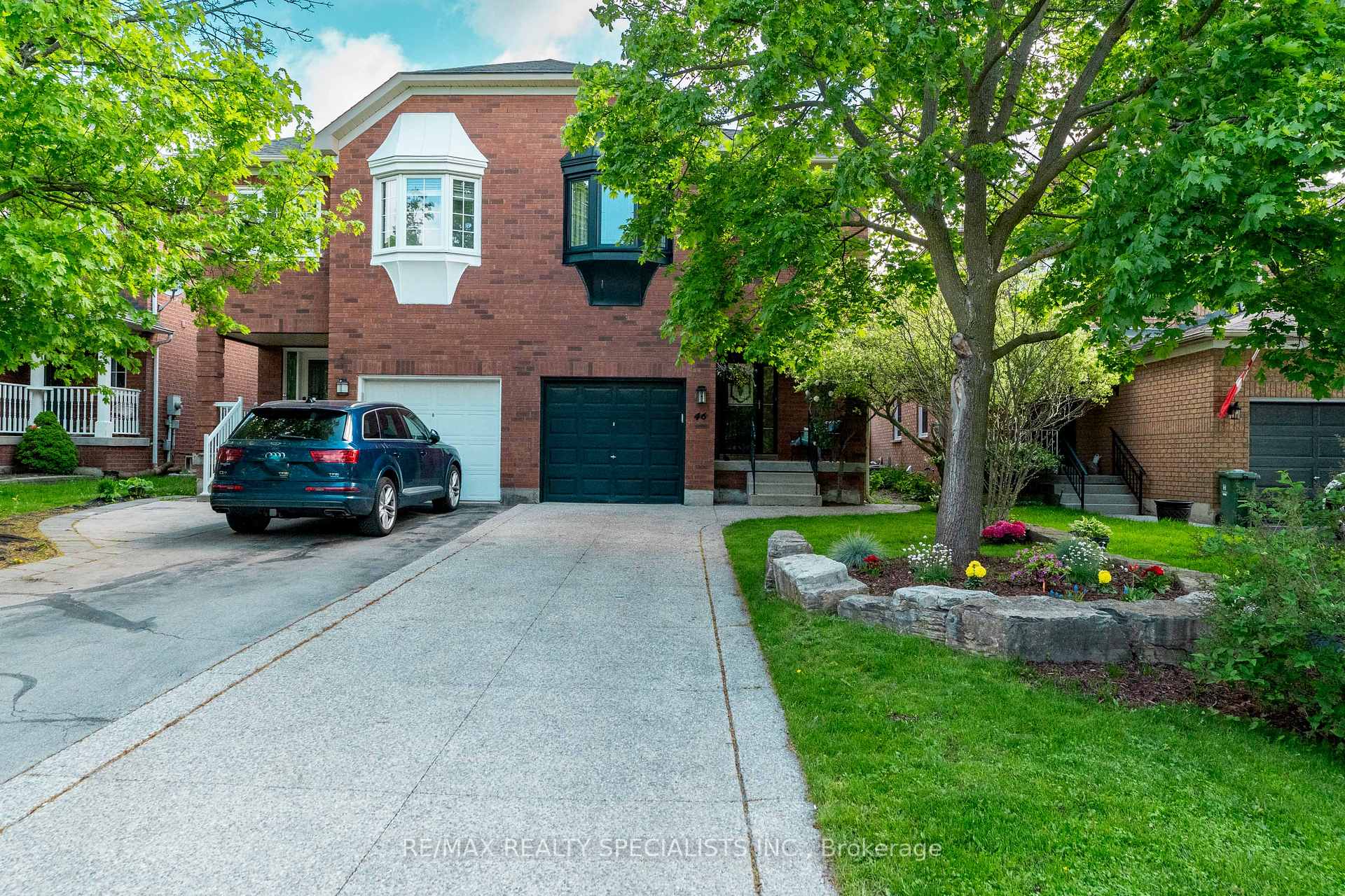 Photo 1 of 46 Harnesworth Crescent, Hamilton, Waterdown — HOMEH