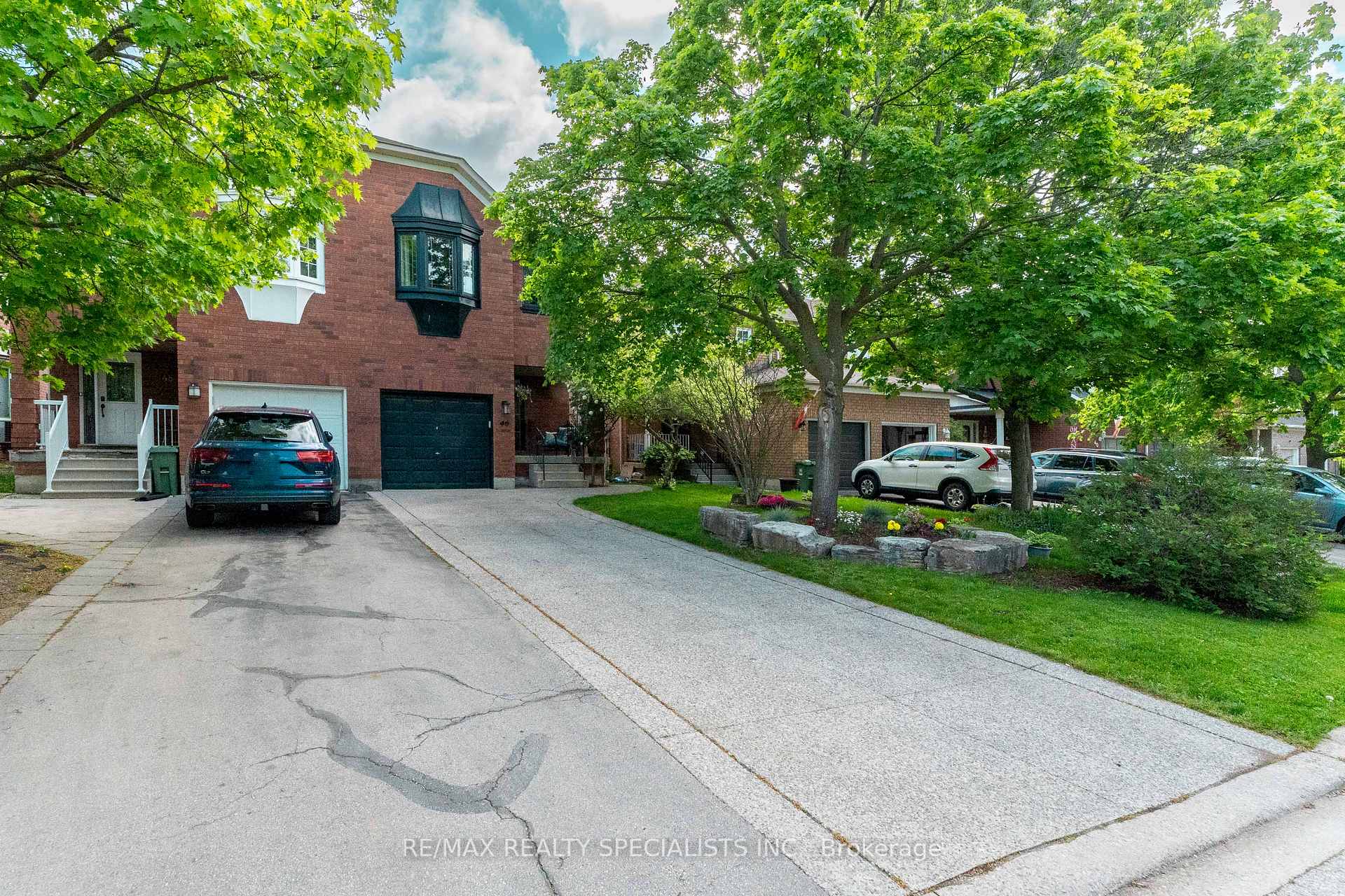 Photo 3 of 46 Harnesworth Crescent, Hamilton, Waterdown — HOMEH