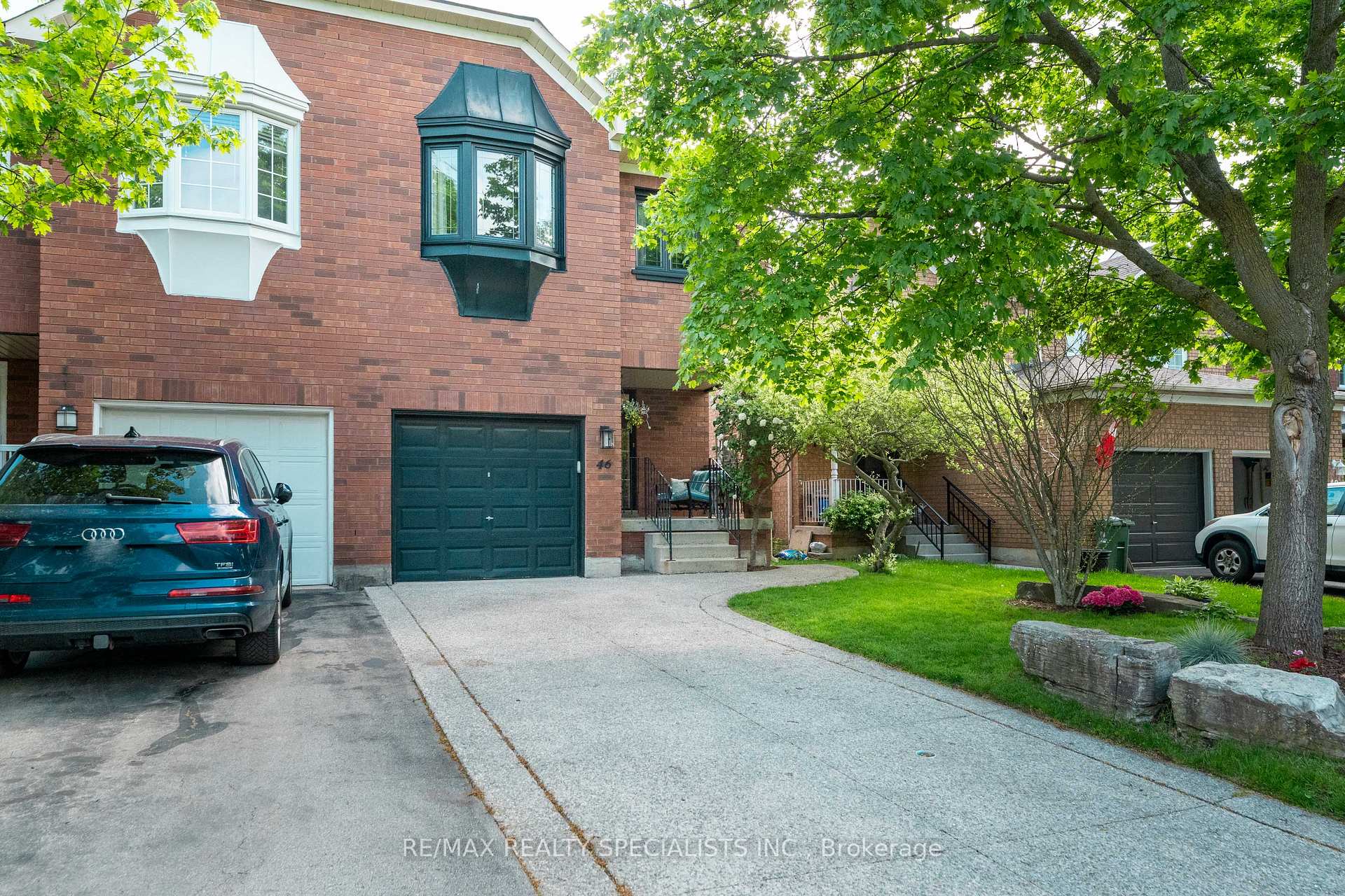 Photo 4 of 46 Harnesworth Crescent, Hamilton, Waterdown — HOMEH