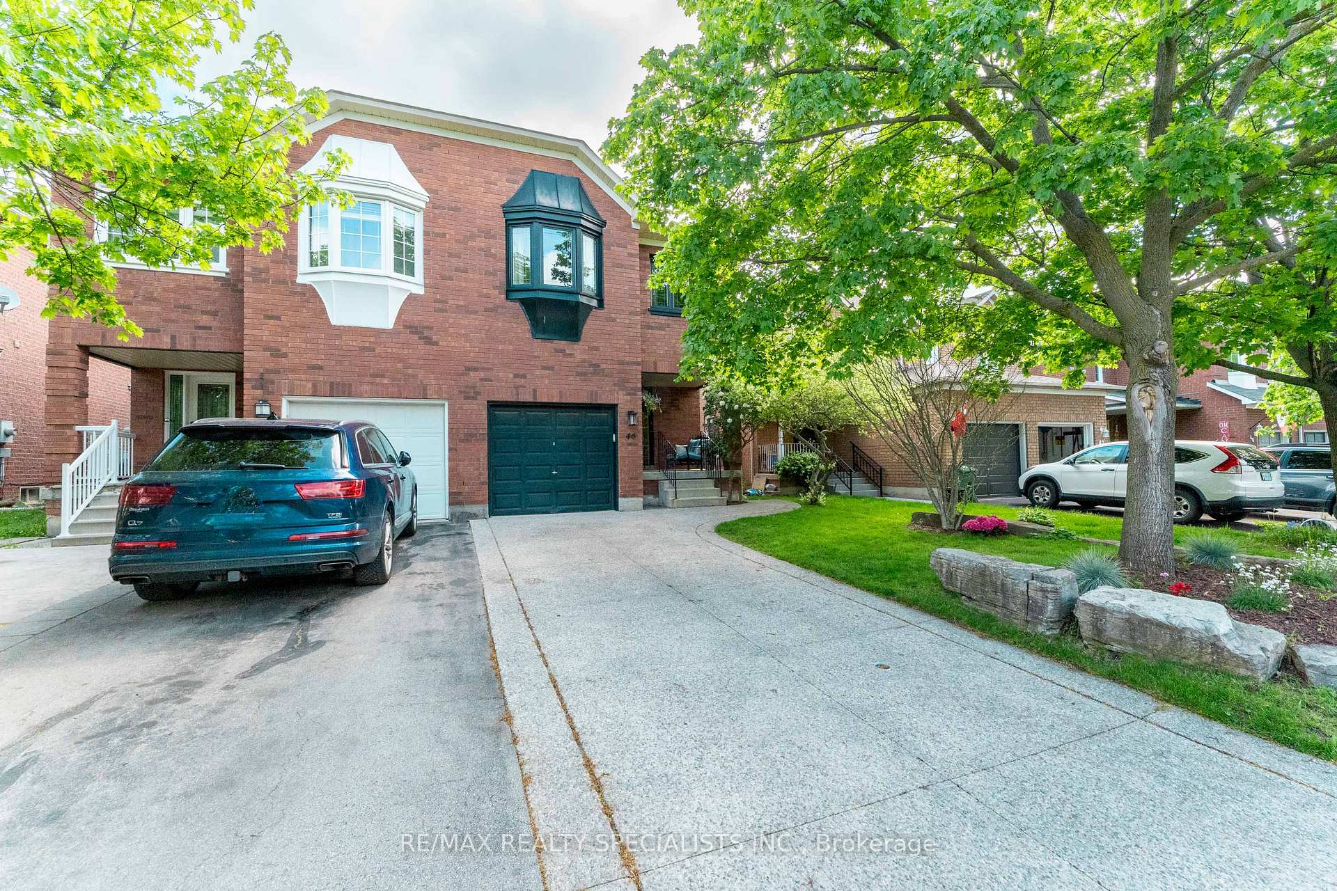 Photo 5 of 46 Harnesworth Crescent, Hamilton, Waterdown — HOMEH