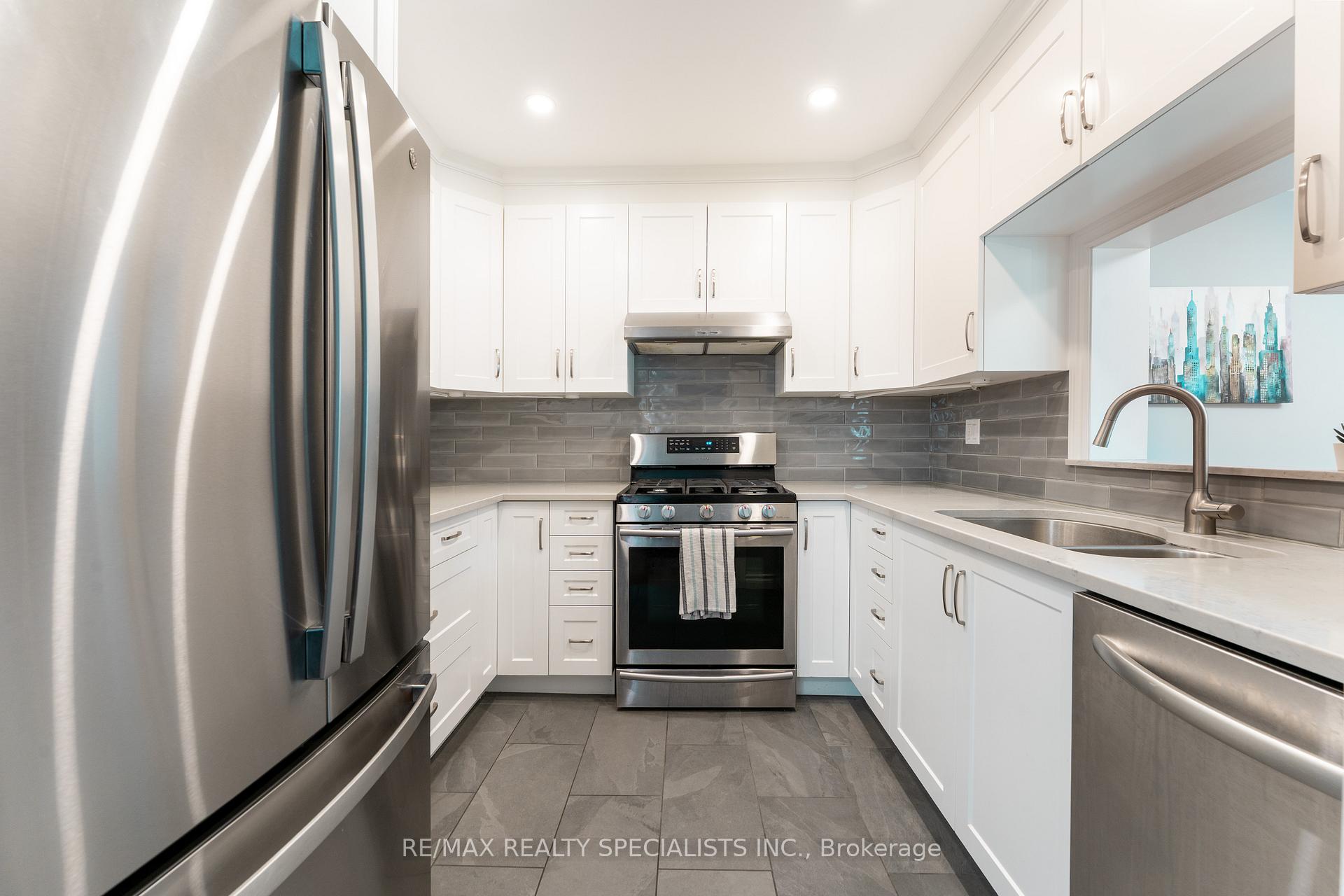 Photo 12 of 46 Harnesworth Crescent, Hamilton, Waterdown — HOMEH