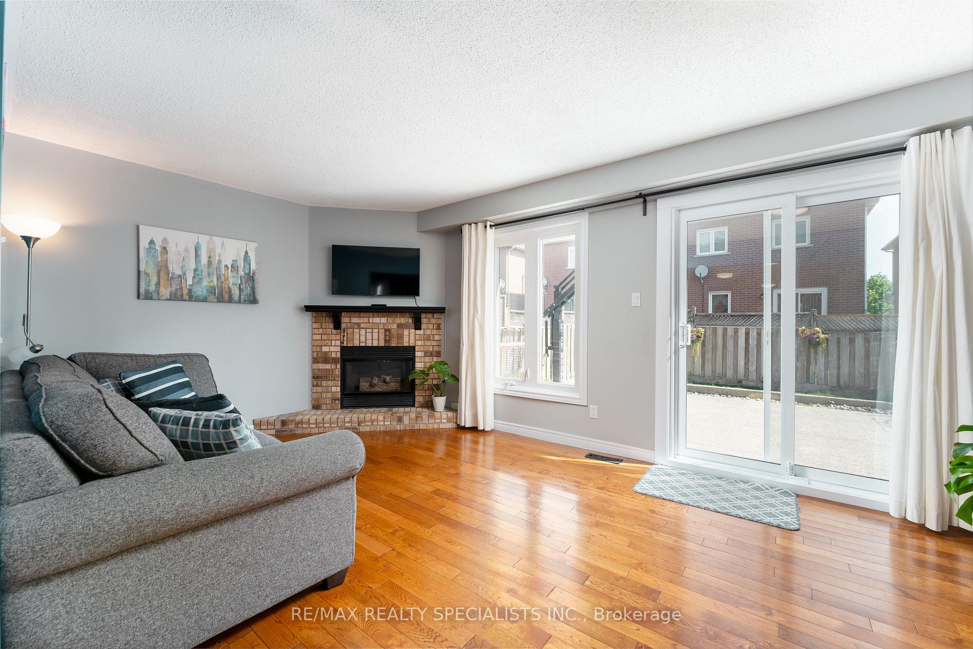 Photo 13 of 46 Harnesworth Crescent, Hamilton, Waterdown — HOMEH