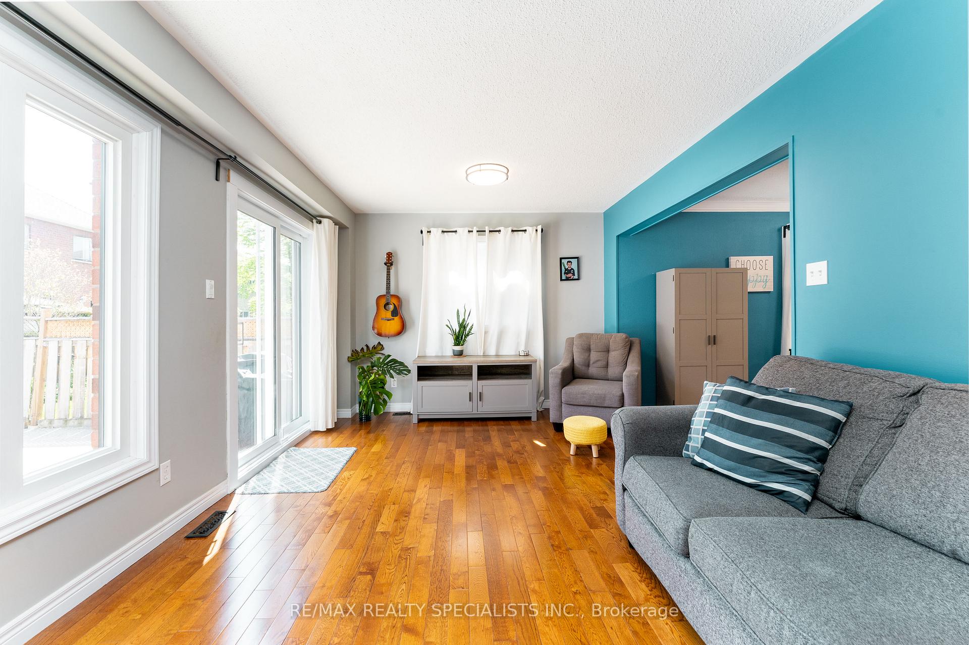 Photo 16 of 46 Harnesworth Crescent, Hamilton, Waterdown — HOMEH