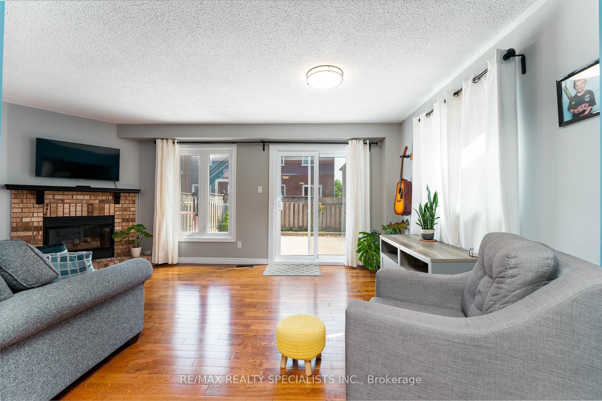 Photo 17 of 46 Harnesworth Crescent, Hamilton, Waterdown — HOMEH